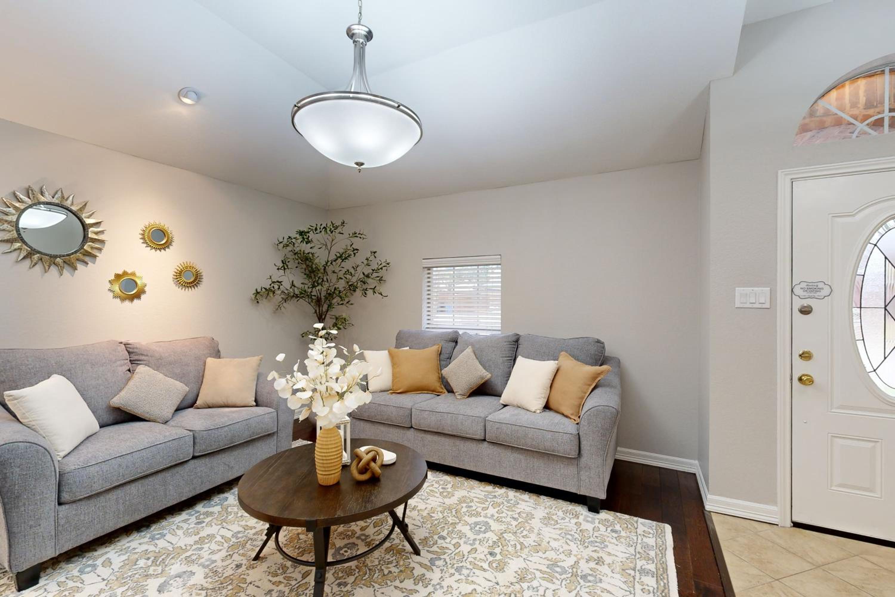 4 BR Spacious Modern Home with Game Room and WiFi