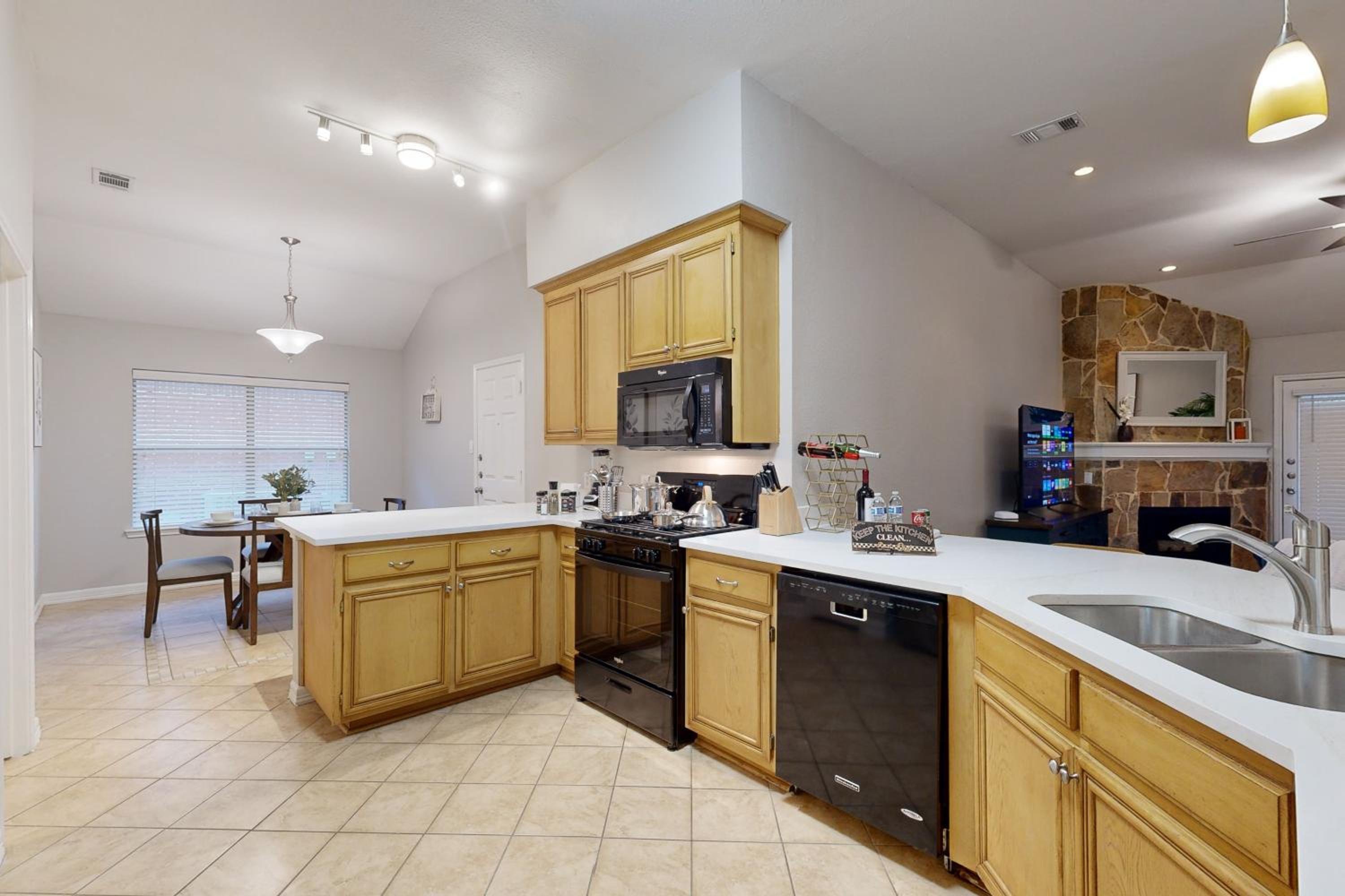 4 BR Spacious Modern Home with Game Room and WiFi
