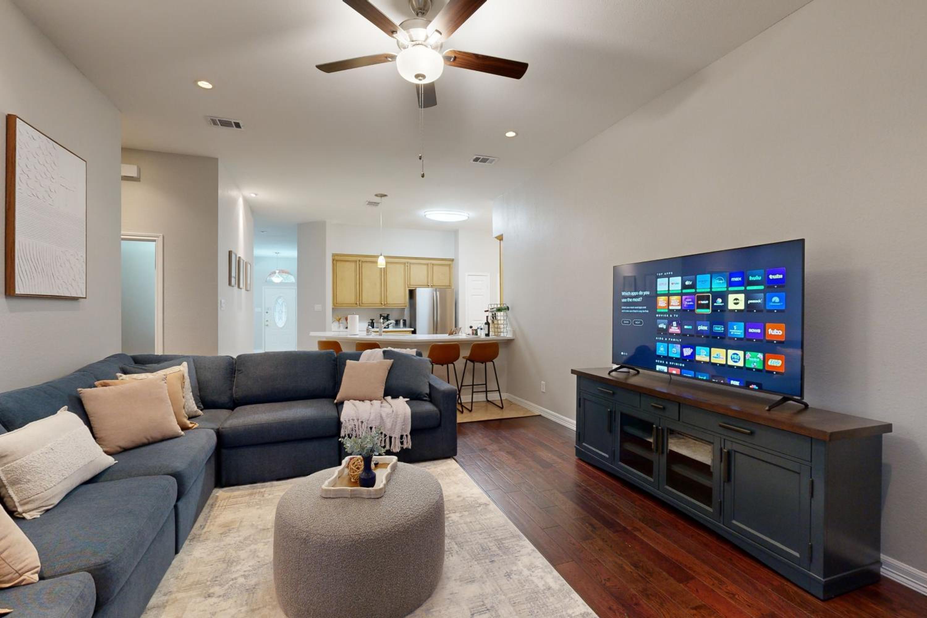 4 BR Spacious Modern Home with Game Room and WiFi