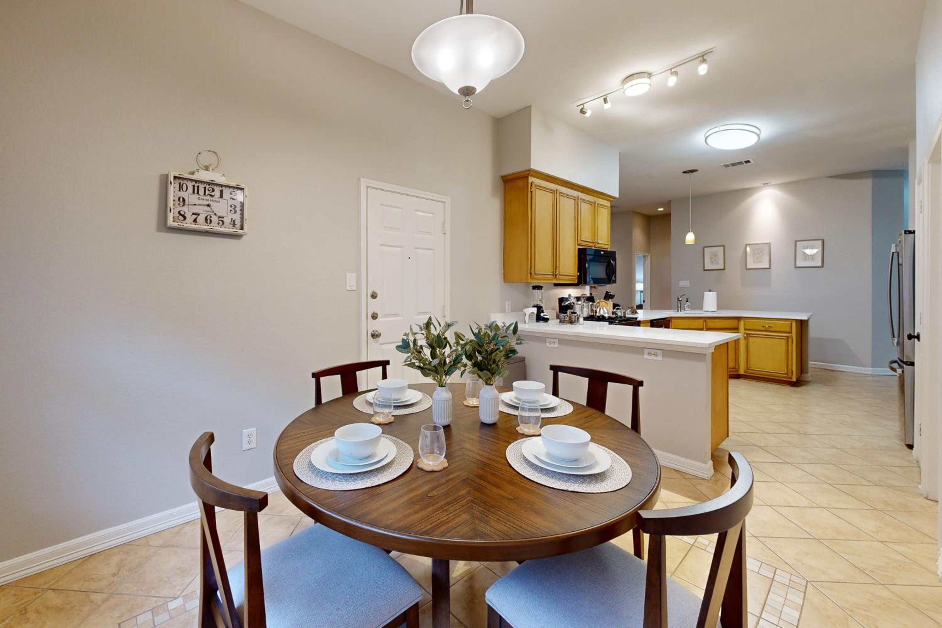 4 BR Spacious Modern Home with Game Room and WiFi