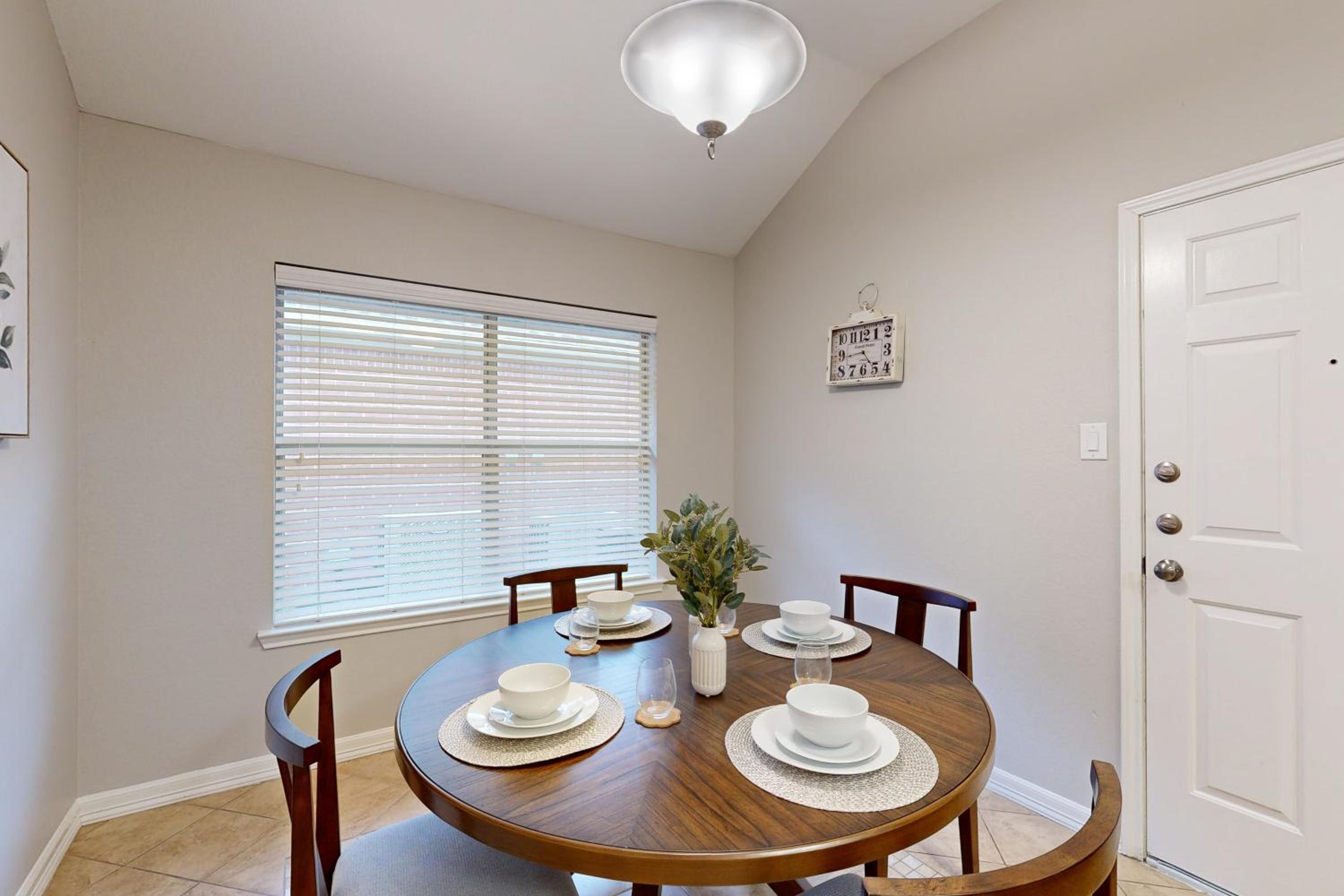 4 BR Spacious Modern Home with Game Room and WiFi