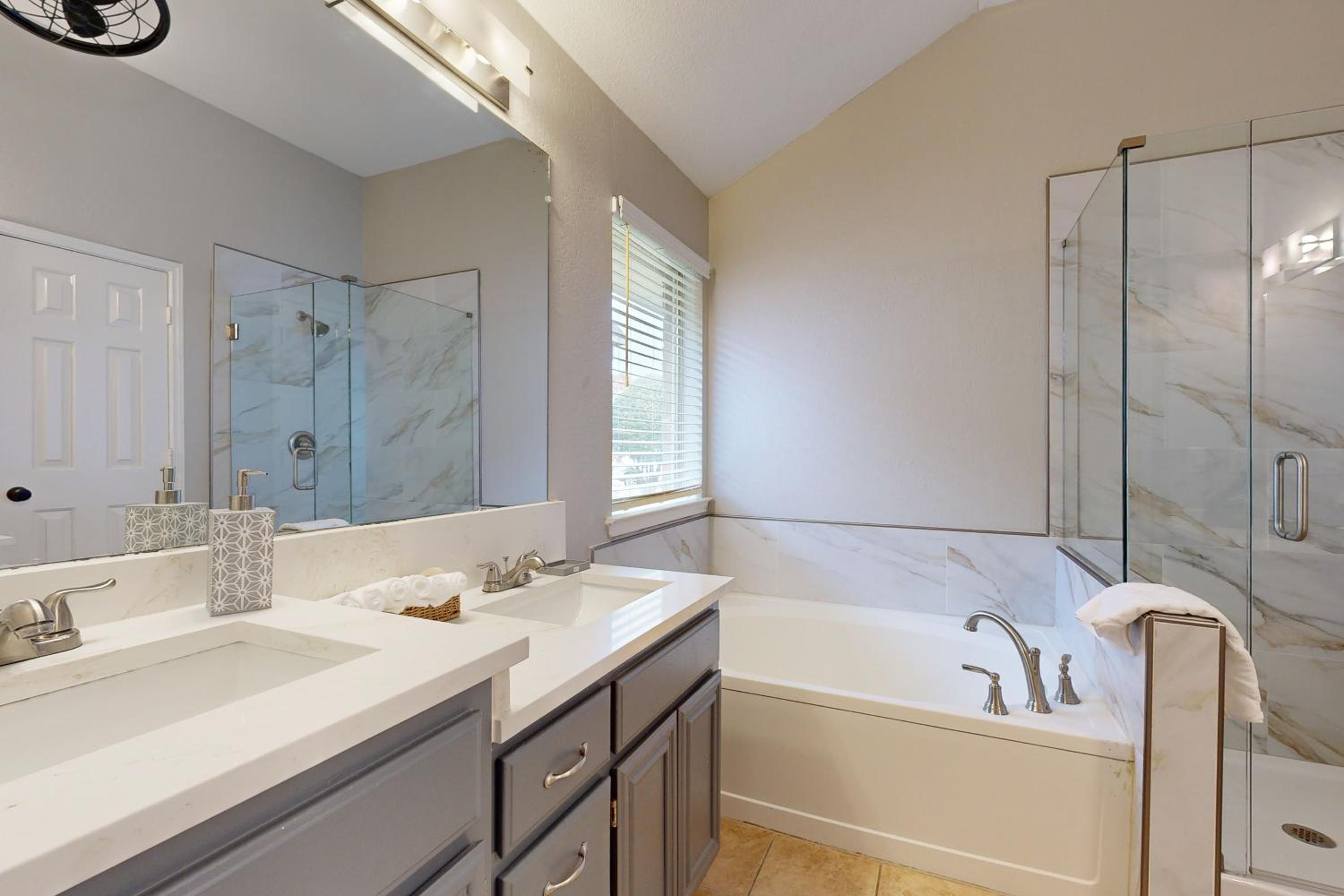 4 BR Spacious Modern Home with Game Room and WiFi