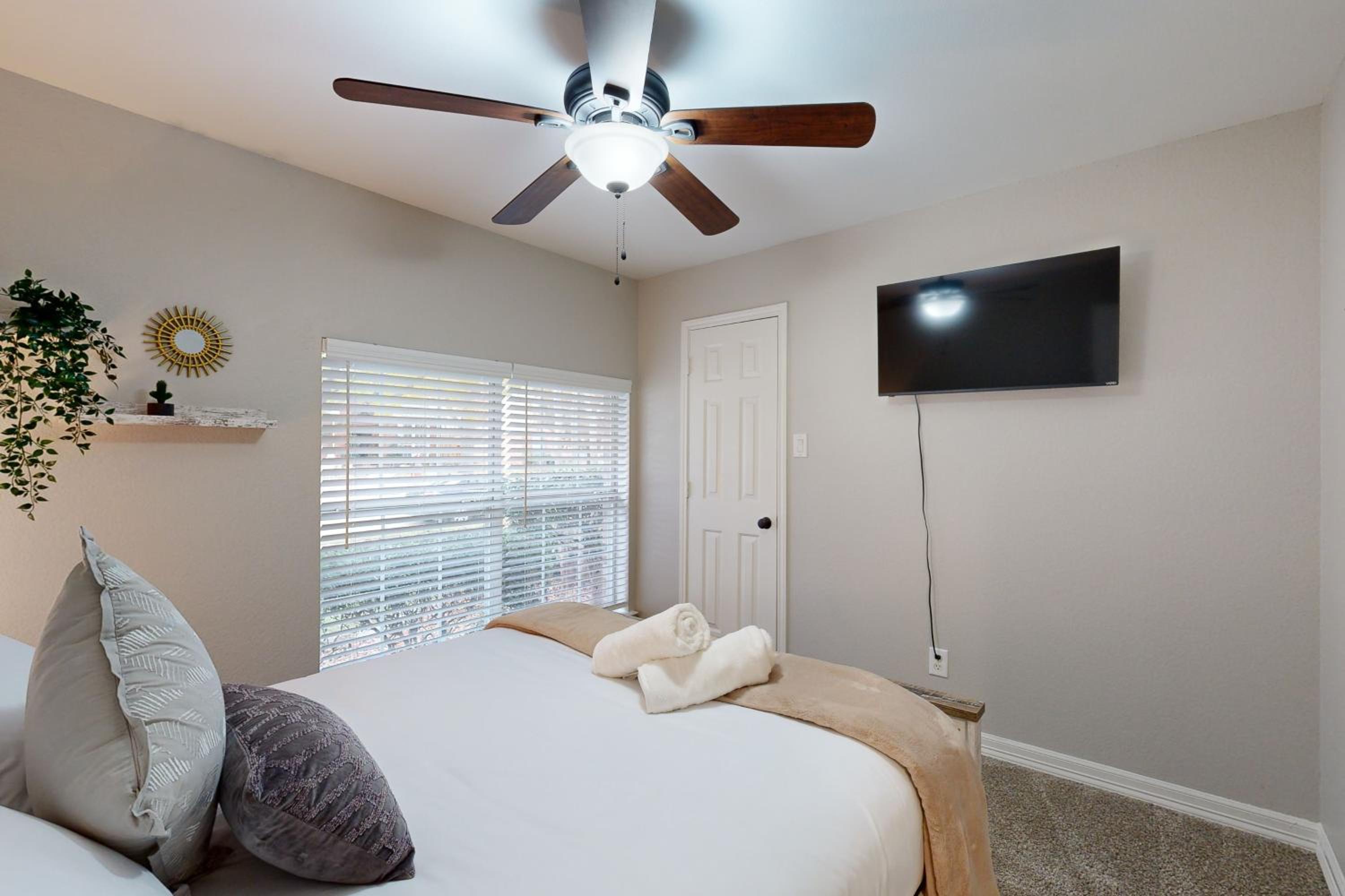 4 BR Spacious Modern Home with Game Room and WiFi