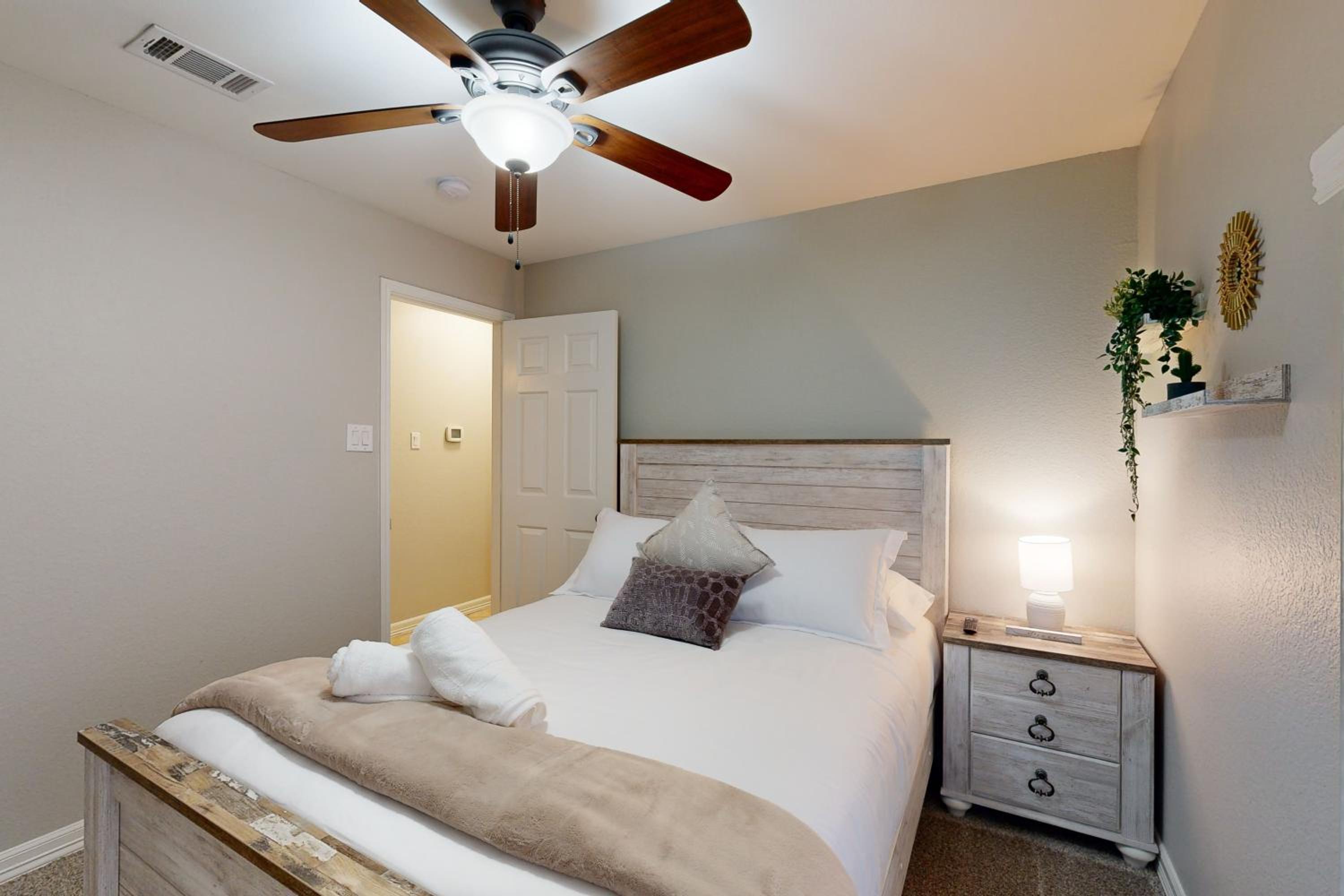 4 BR Spacious Modern Home with Game Room and WiFi