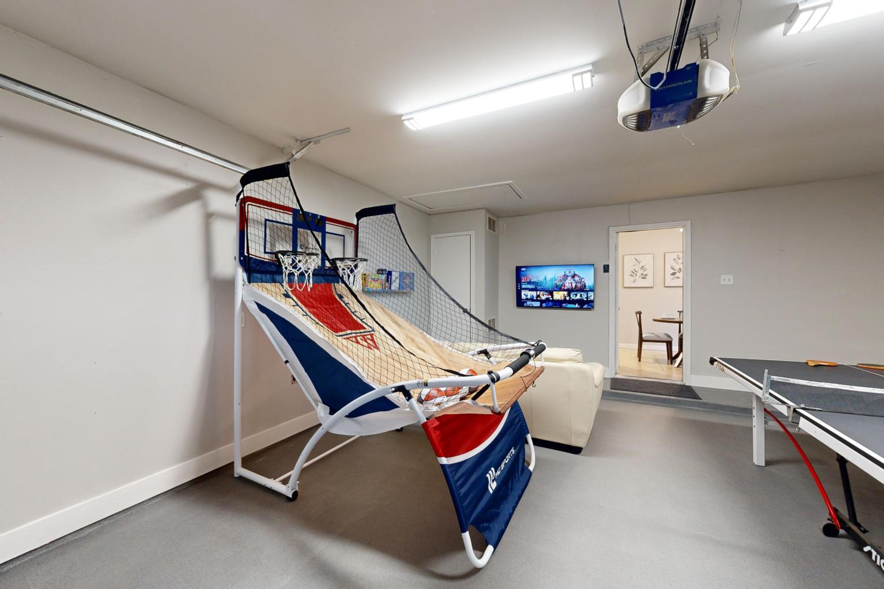 4 BR Spacious Modern Home with Game Room and WiFi
