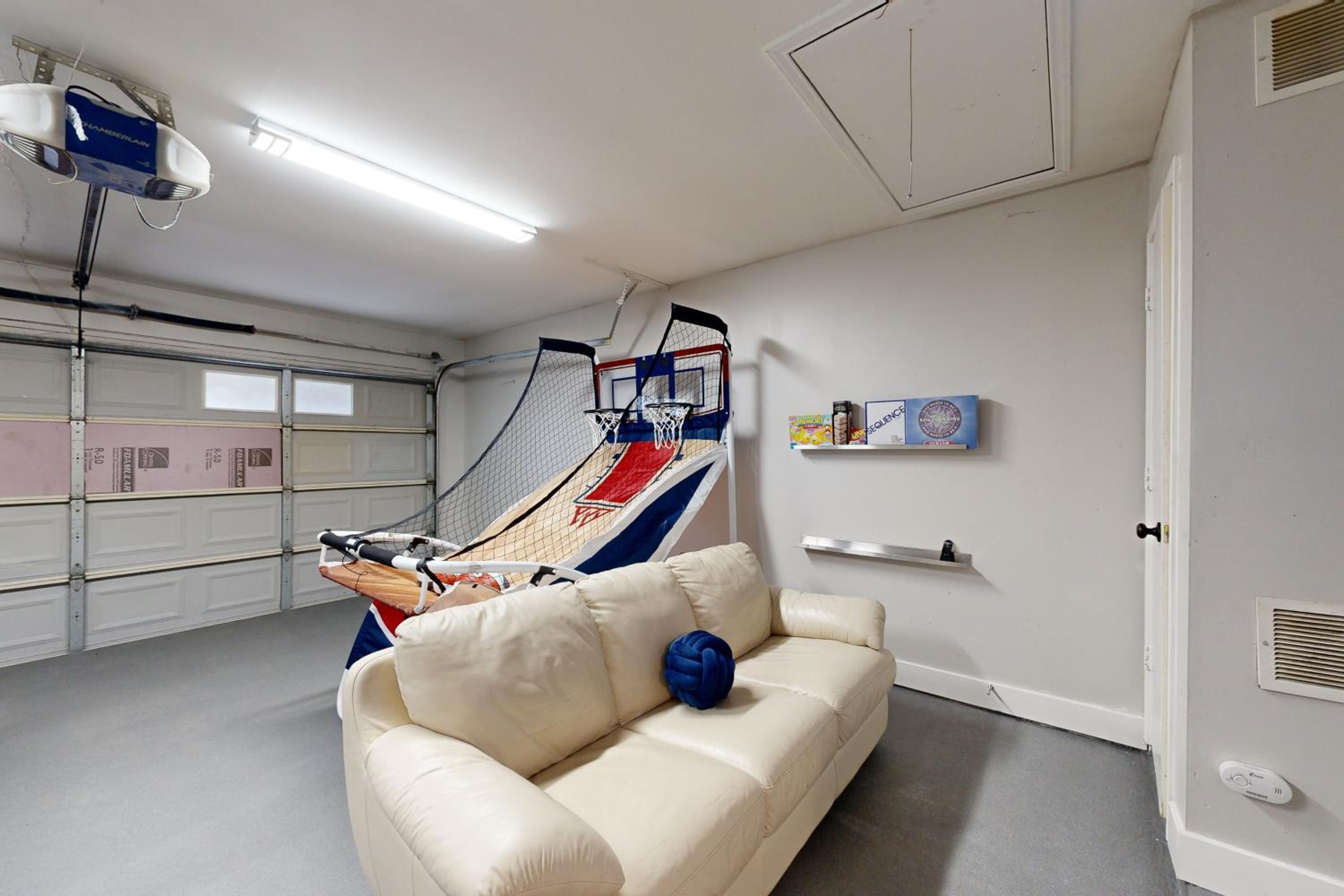 4 BR Spacious Modern Home with Game Room and WiFi