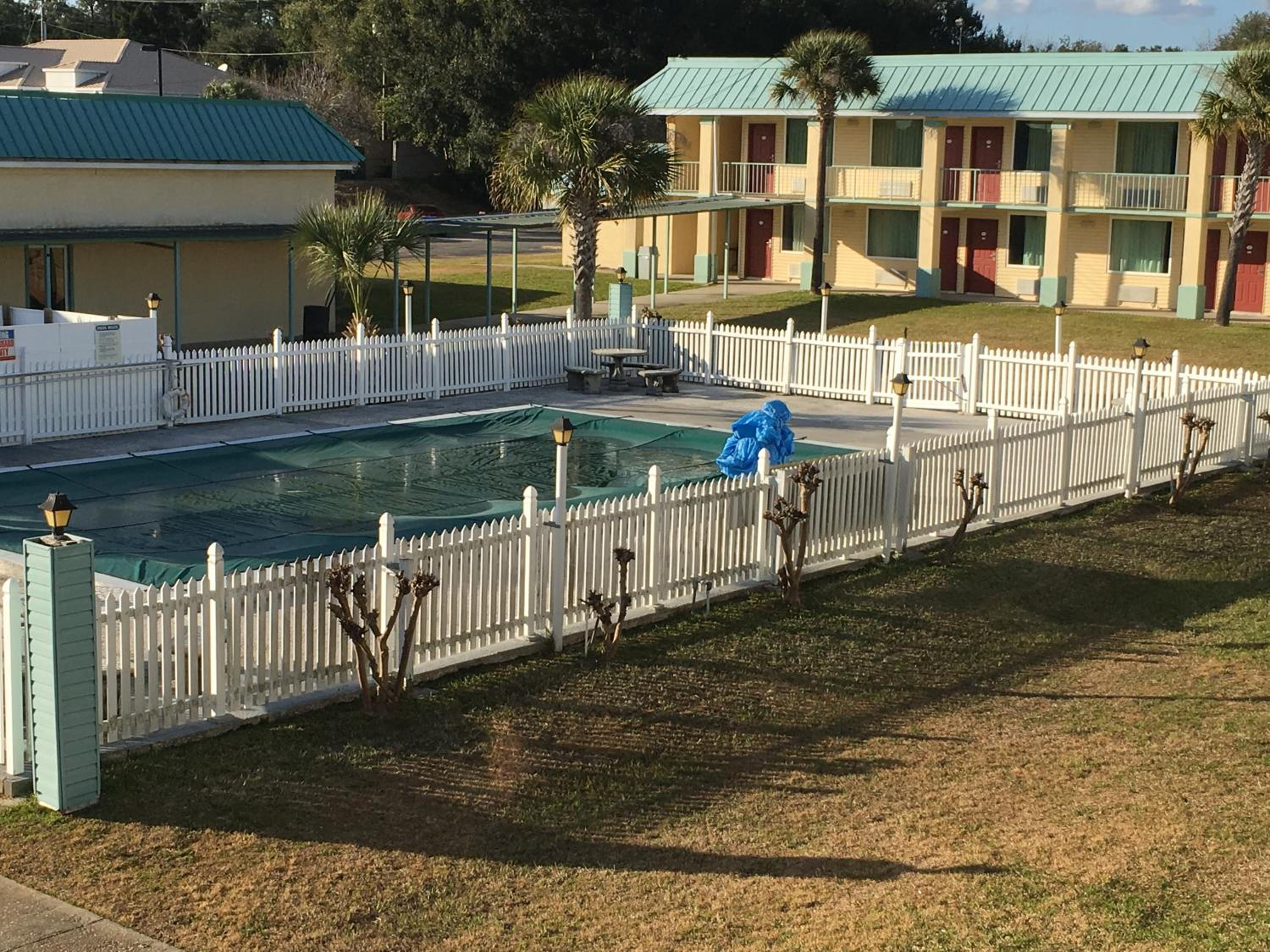 Garden Inn & Suites