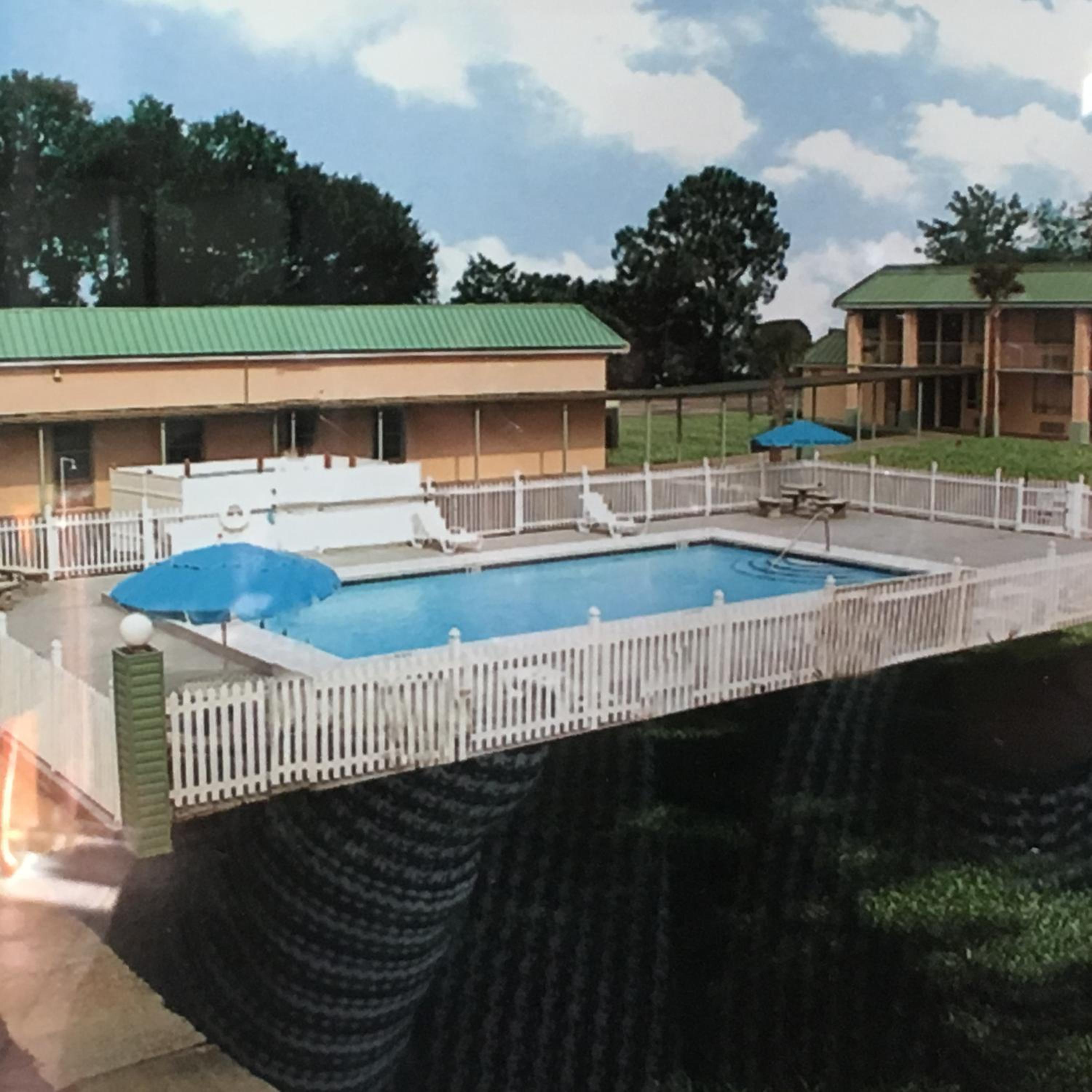 Garden Inn & Suites