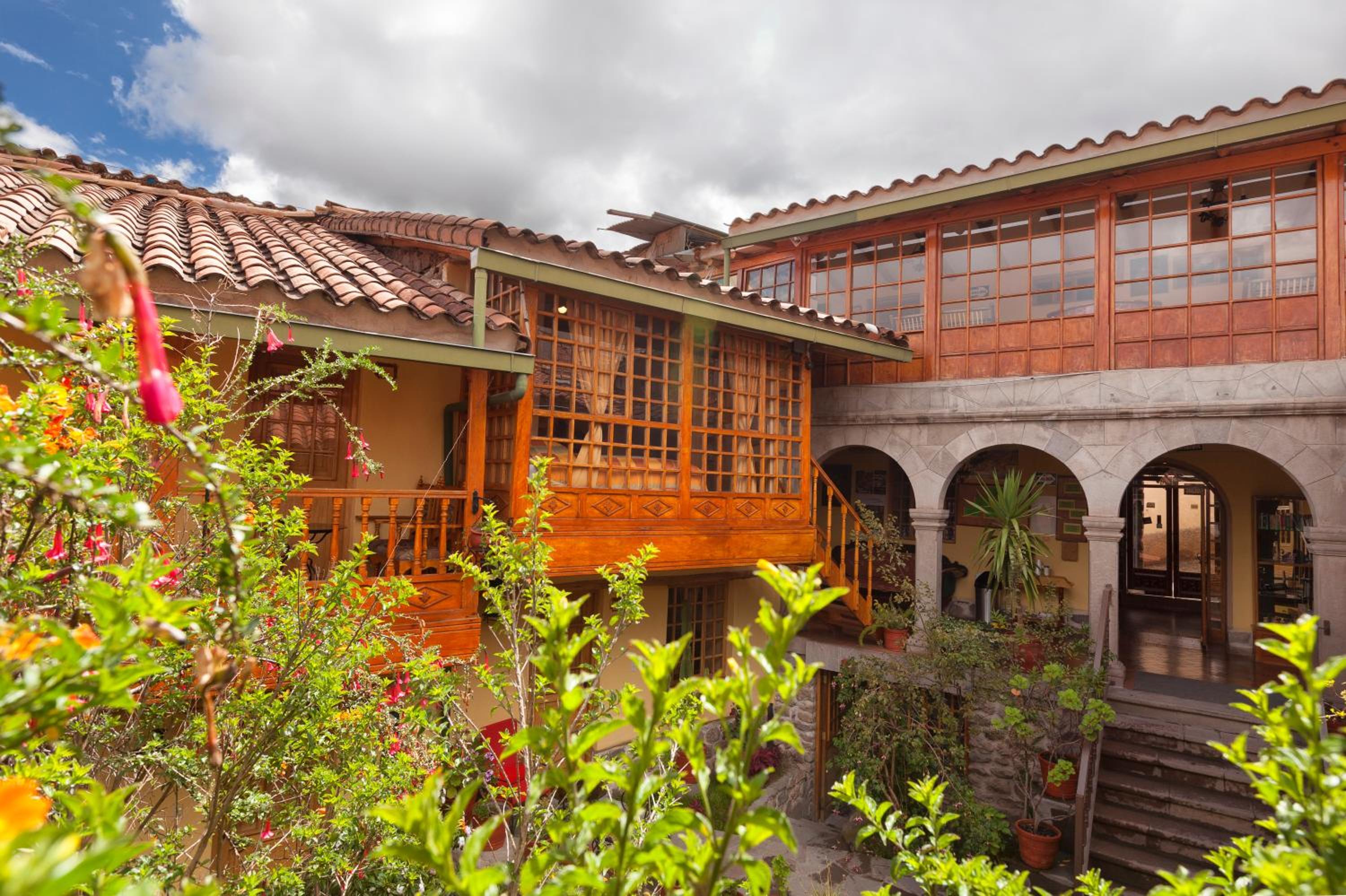 Amaru Colonial