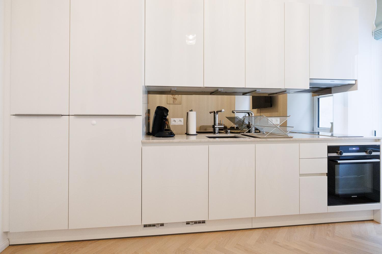Stylish 1-Bedroom 2-Bath by Canal Minutes from Historic Centre