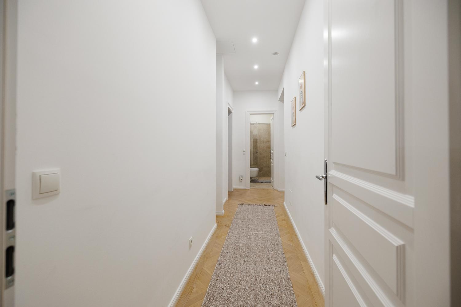 Stylish 1-Bedroom 2-Bath by Canal Minutes from Historic Centre