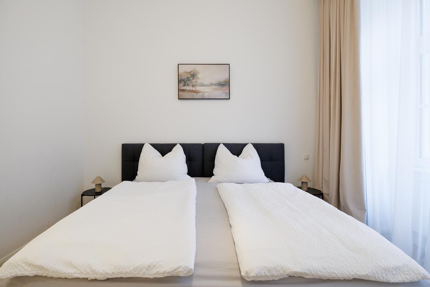 Stylish 1-Bedroom 2-Bath by Canal Minutes from Historic Centre