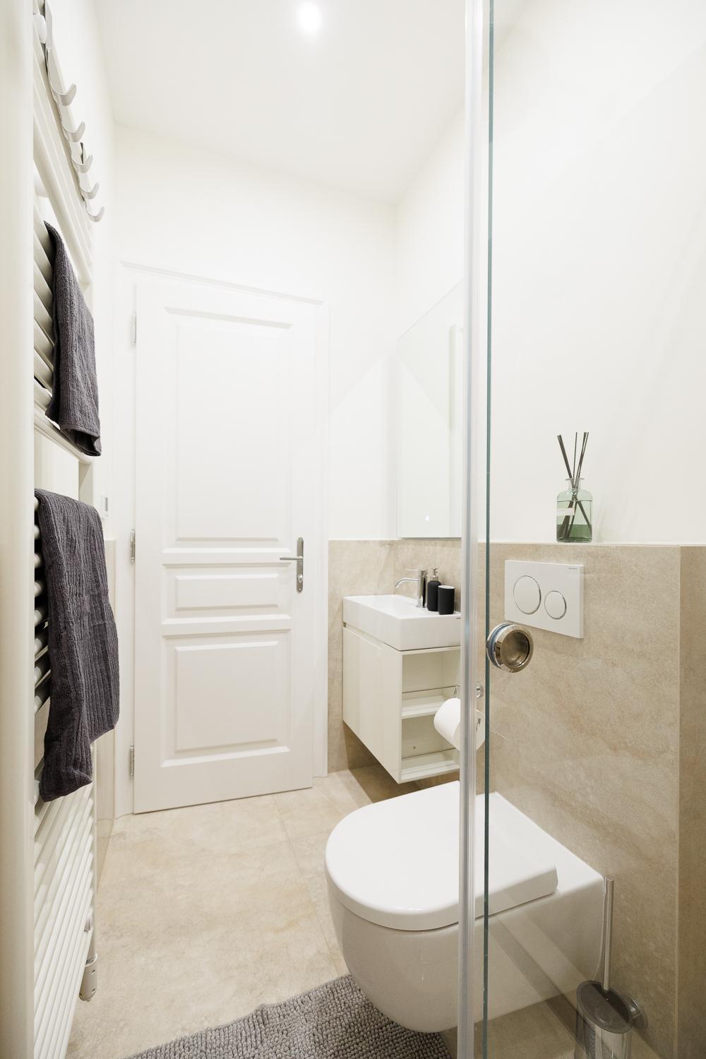 Stylish 1-Bedroom 2-Bath by Canal Minutes from Historic Centre