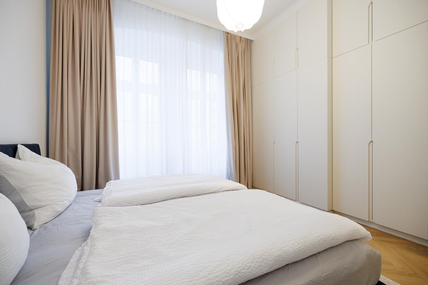Stylish 1-Bedroom 2-Bath by Canal Minutes from Historic Centre