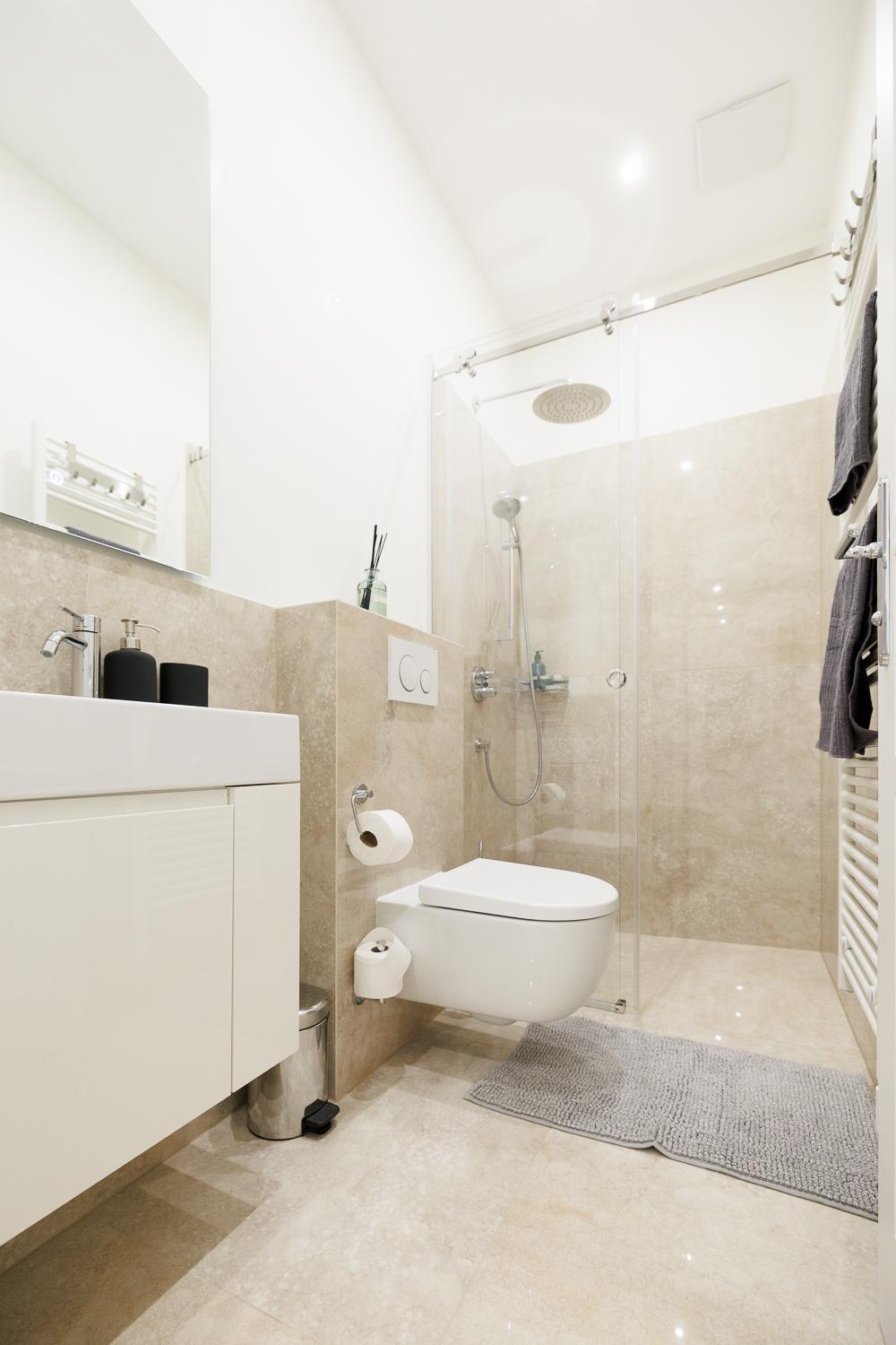 Stylish 1-Bedroom 2-Bath by Canal Minutes from Historic Centre