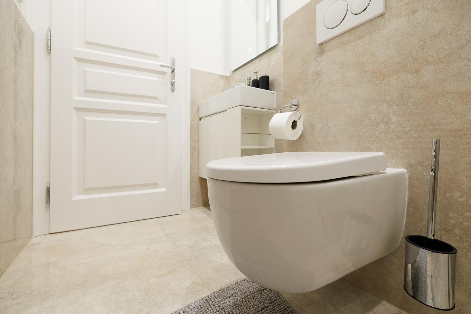 Stylish 1-Bedroom 2-Bath by Canal Minutes from Historic Centre