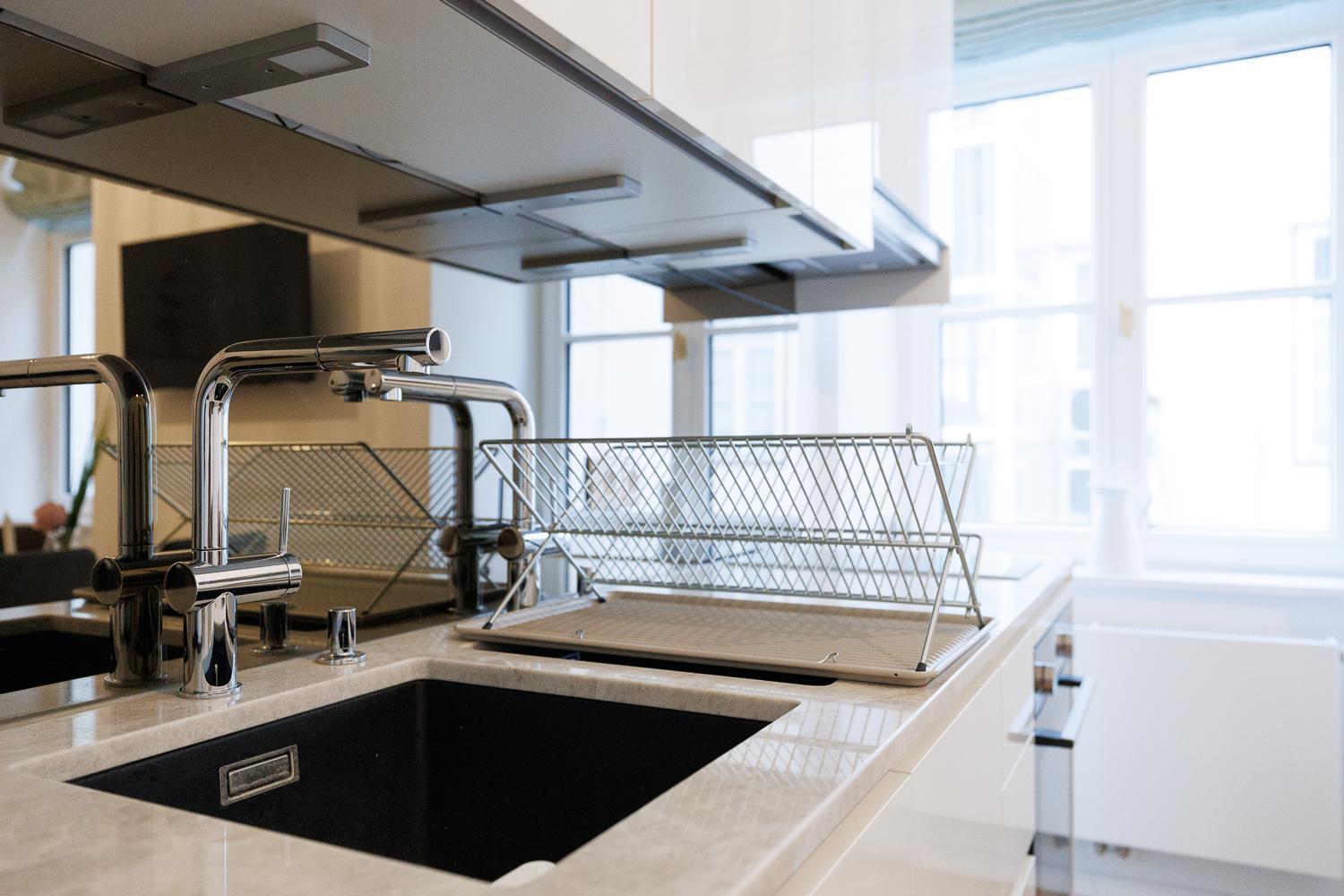 Stylish 1-Bedroom 2-Bath by Canal Minutes from Historic Centre