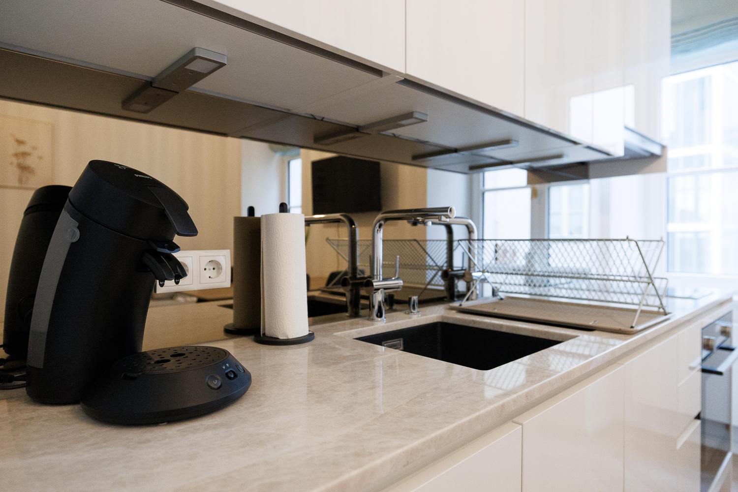Stylish 1-Bedroom 2-Bath by Canal Minutes from Historic Centre