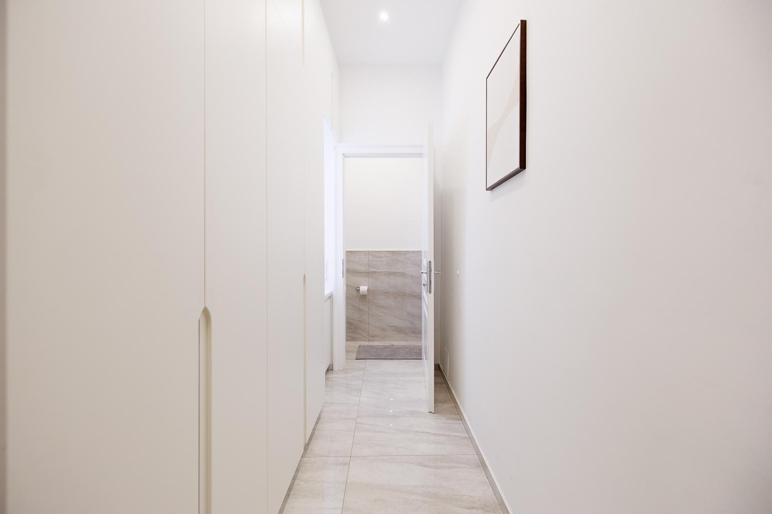 Ultra Spacious 3-Bedroom 3-Bath Steps from Vienna's Historic Heart