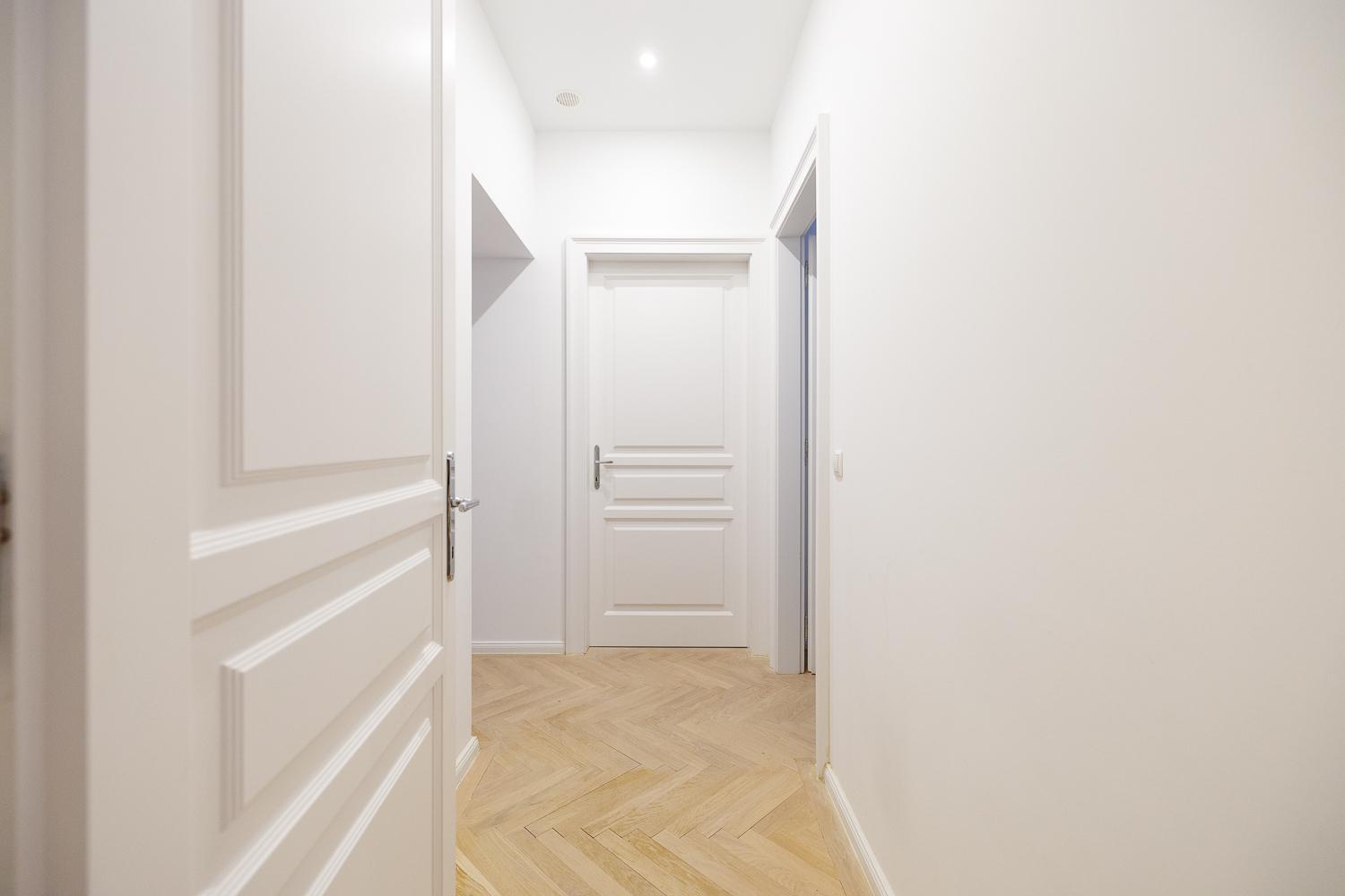 Ultra Spacious 3-Bedroom 3-Bath Steps from Vienna's Historic Heart