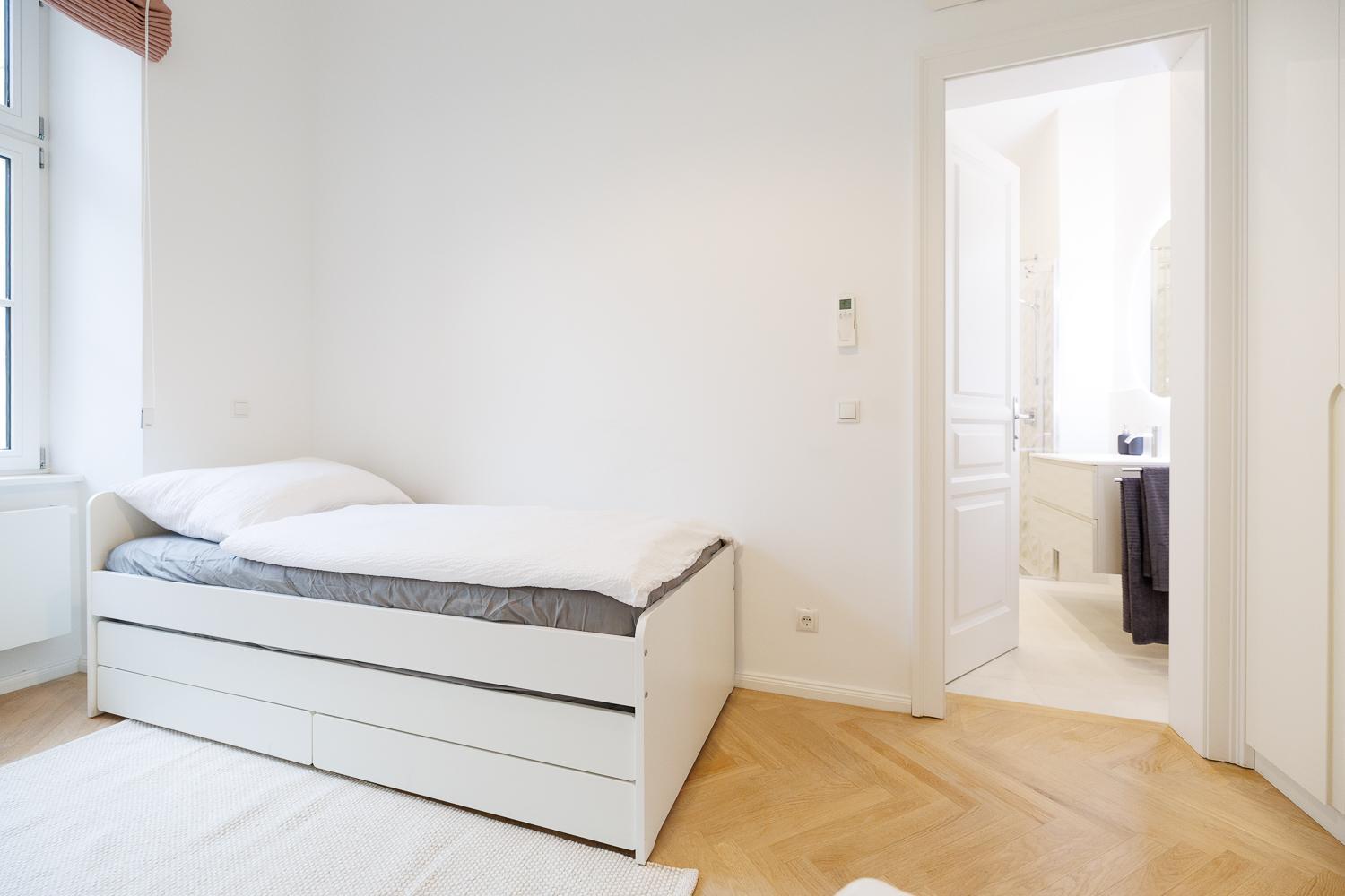 Ultra Spacious 3-Bedroom 3-Bath Steps from Vienna's Historic Heart