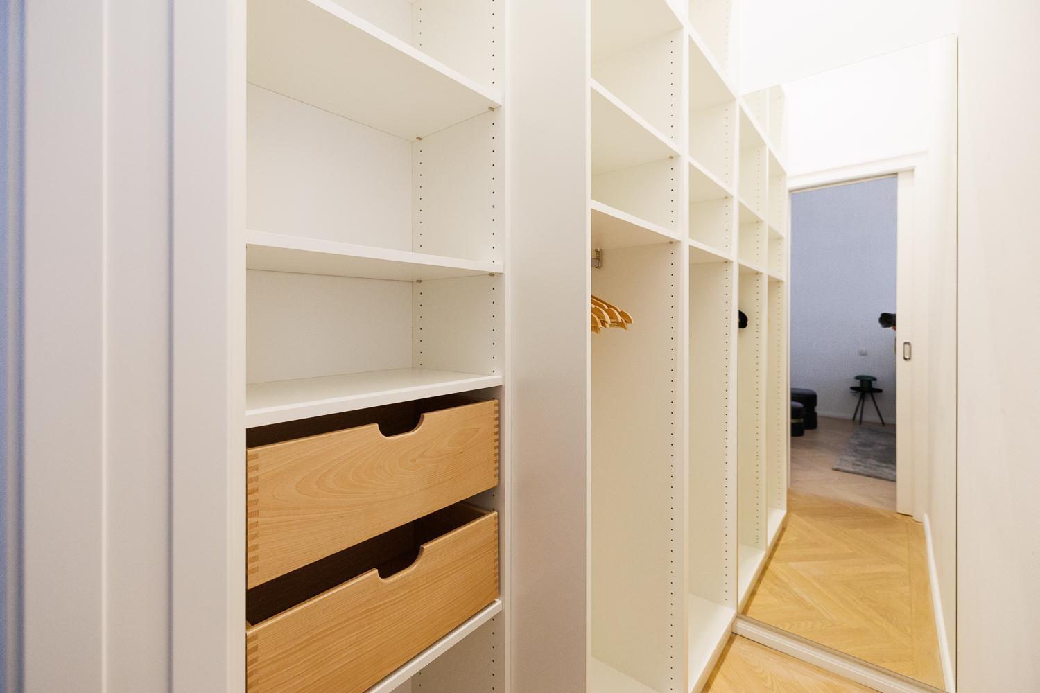 Ultra Spacious 3-Bedroom 3-Bath Steps from Vienna's Historic Heart