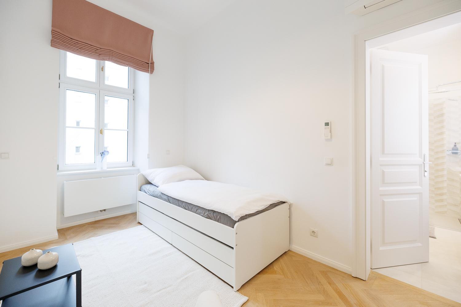 Ultra Spacious 3-Bedroom 3-Bath Steps from Vienna's Historic Heart
