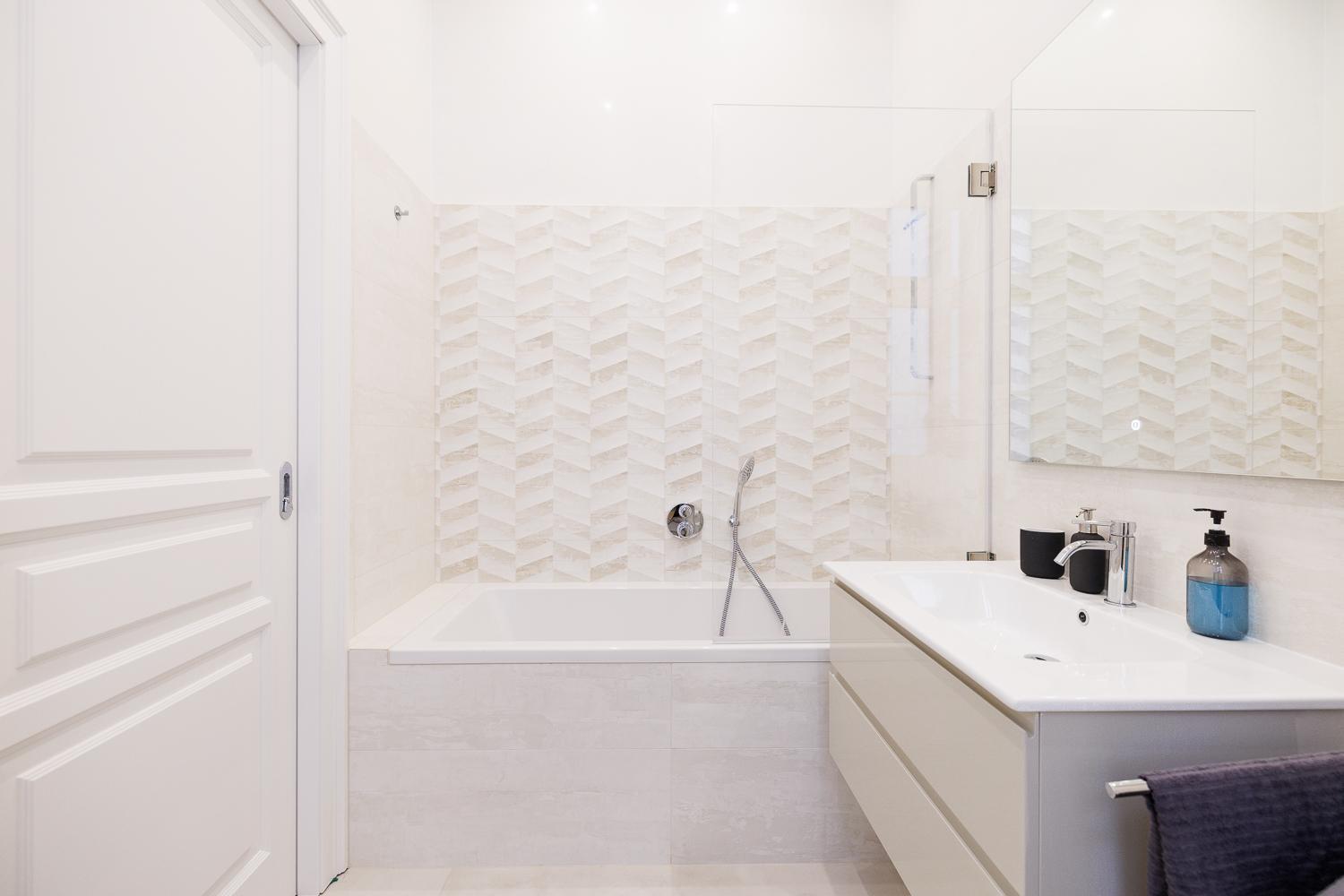Ultra Spacious 3-Bedroom 3-Bath Steps from Vienna's Historic Heart