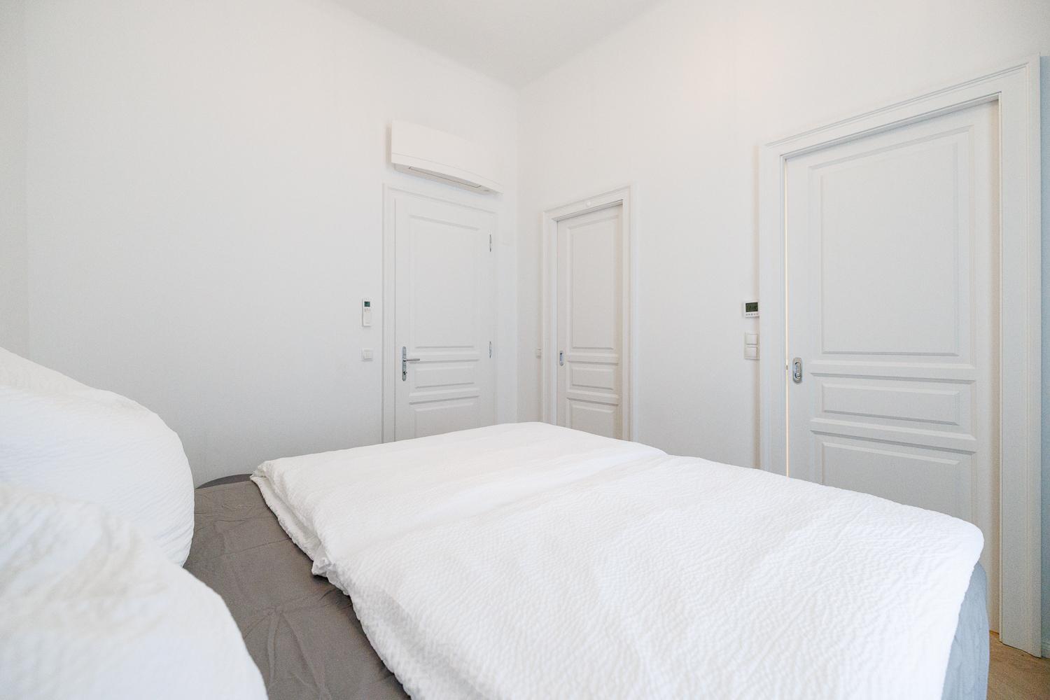 Ultra Spacious 3-Bedroom 3-Bath Steps from Vienna's Historic Heart