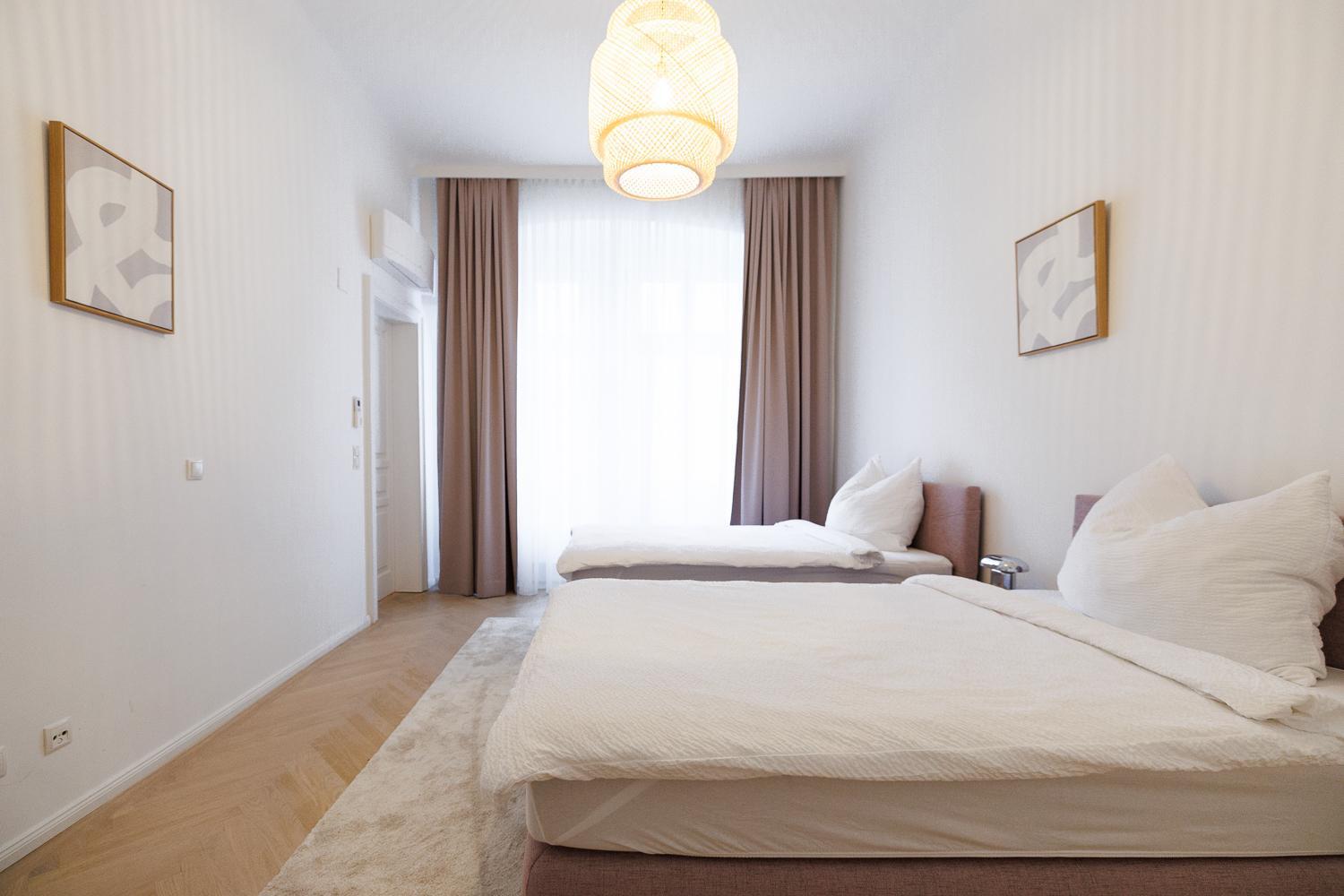 Ultra Spacious 3-Bedroom 3-Bath Steps from Vienna's Historic Heart
