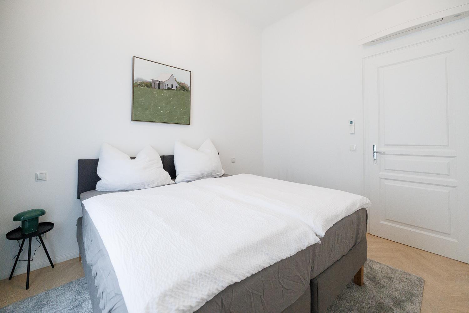 Ultra Spacious 3-Bedroom 3-Bath Steps from Vienna's Historic Heart