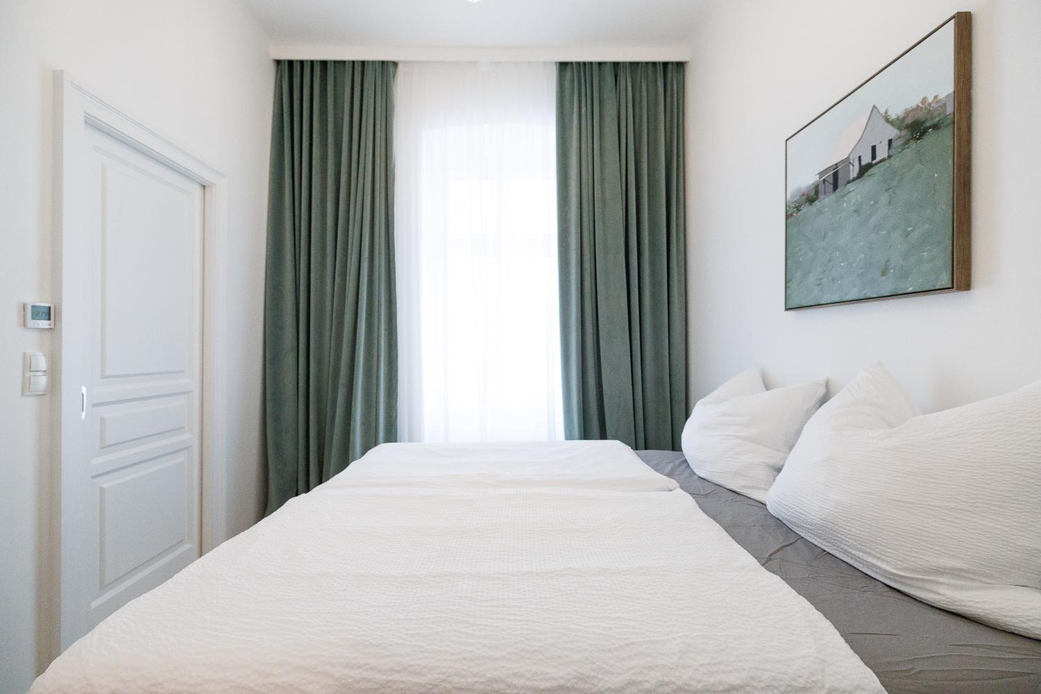 Ultra Spacious 3-Bedroom 3-Bath Steps from Vienna's Historic Heart