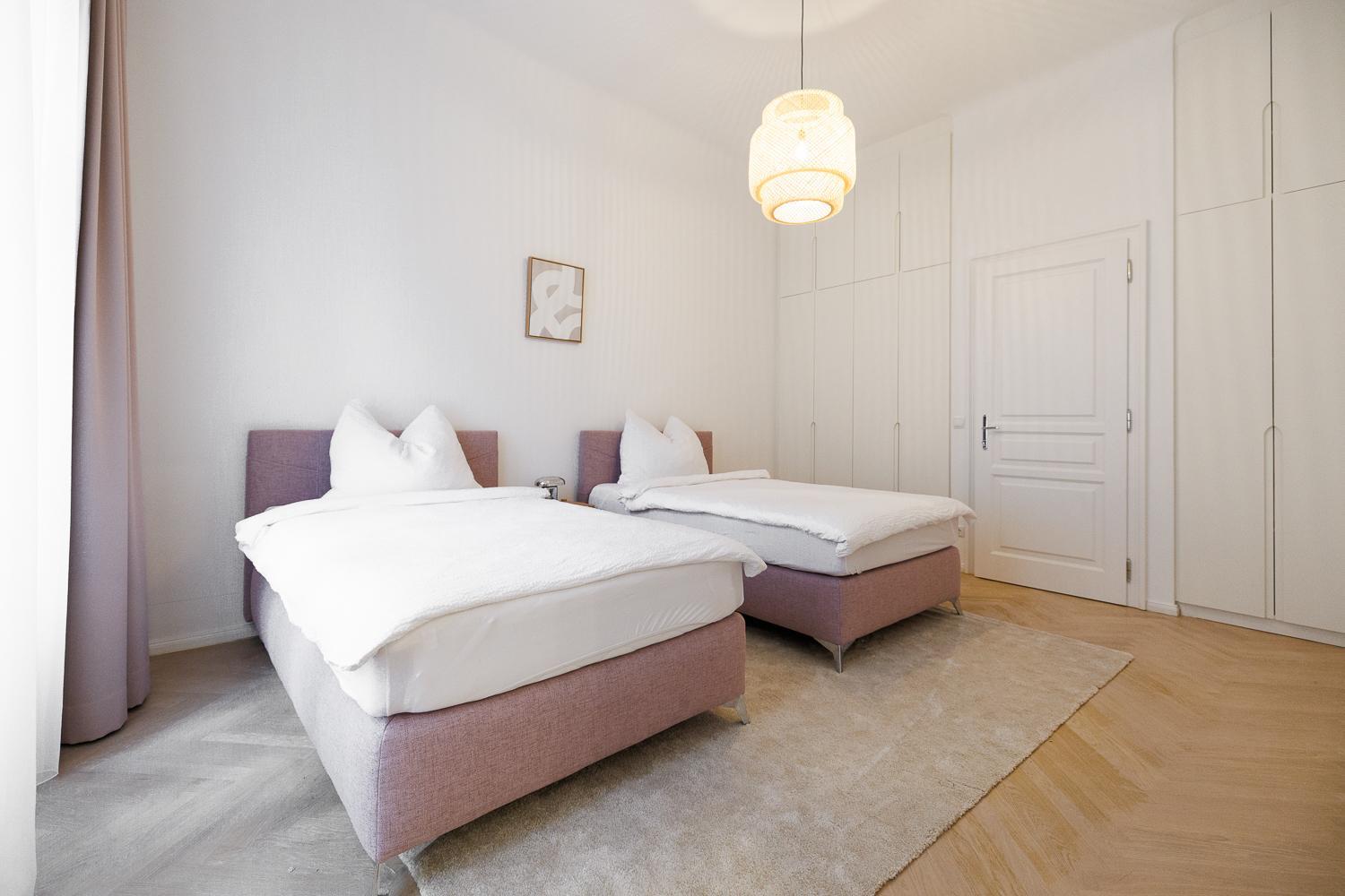 Ultra Spacious 3-Bedroom 3-Bath Steps from Vienna's Historic Heart