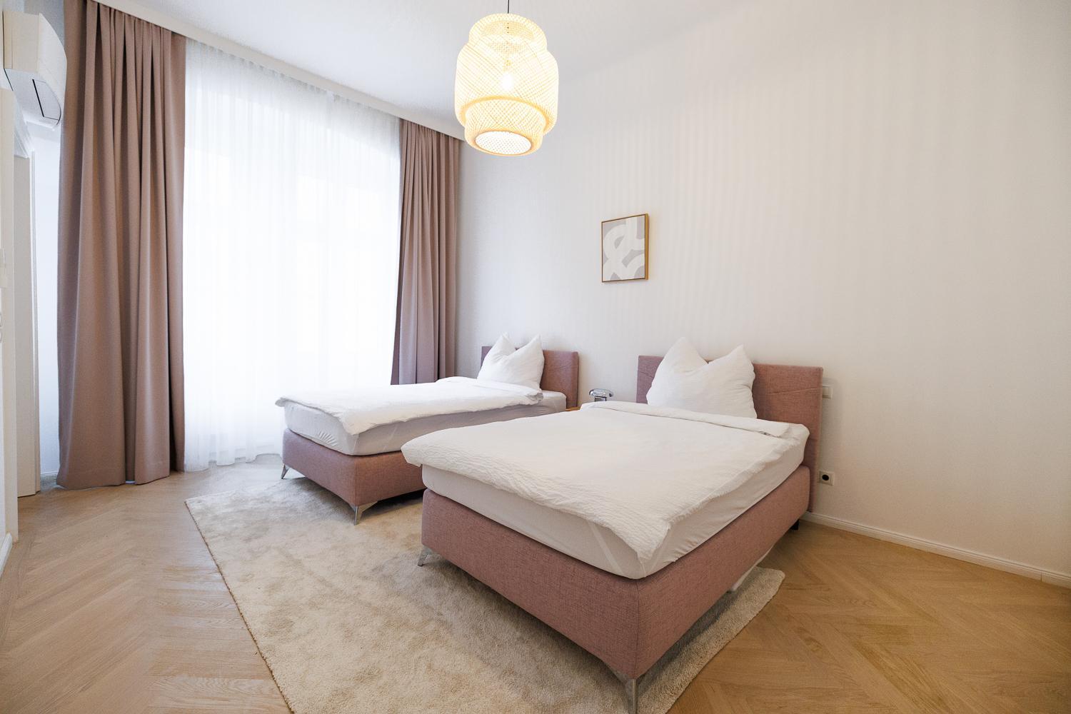 Ultra Spacious 3-Bedroom 3-Bath Steps from Vienna's Historic Heart