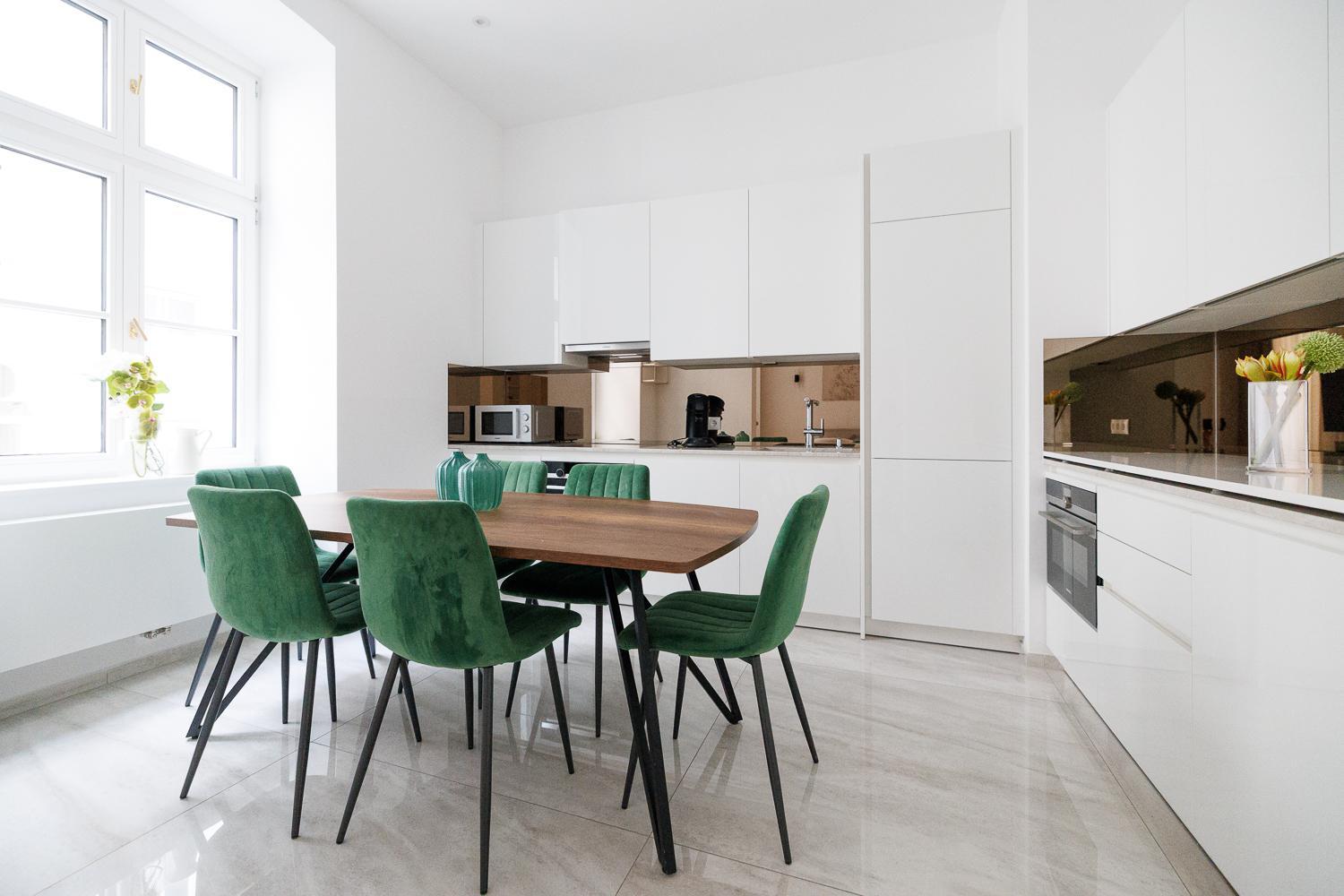 Ultra Spacious 3-Bedroom 3-Bath Steps from Vienna's Historic Heart