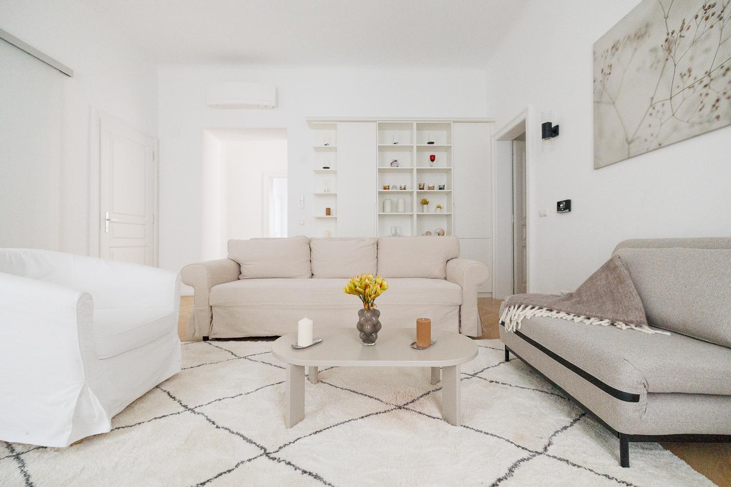 Ultra Spacious 3-Bedroom 3-Bath Steps from Vienna's Historic Heart