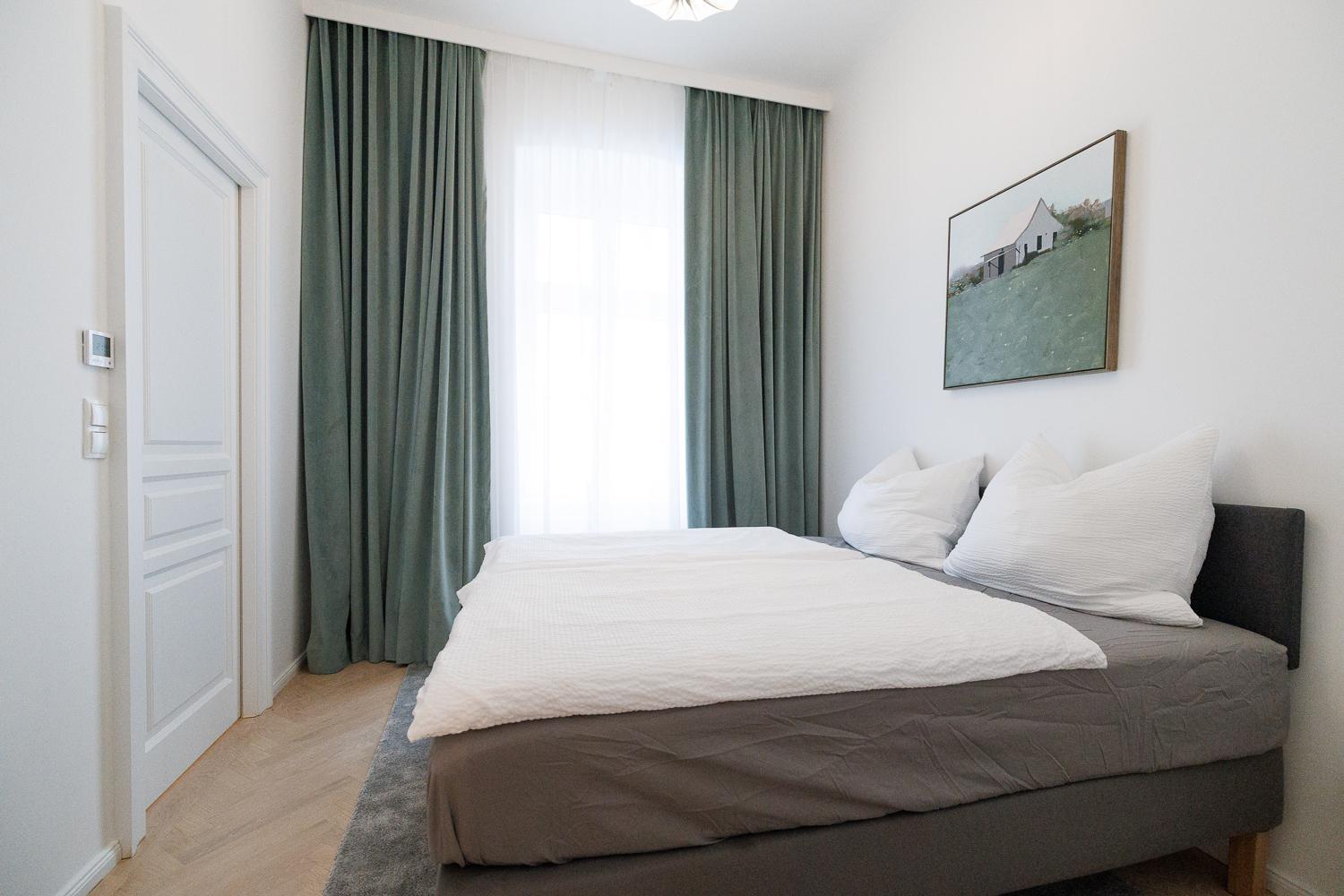Ultra Spacious 3-Bedroom 3-Bath Steps from Vienna's Historic Heart