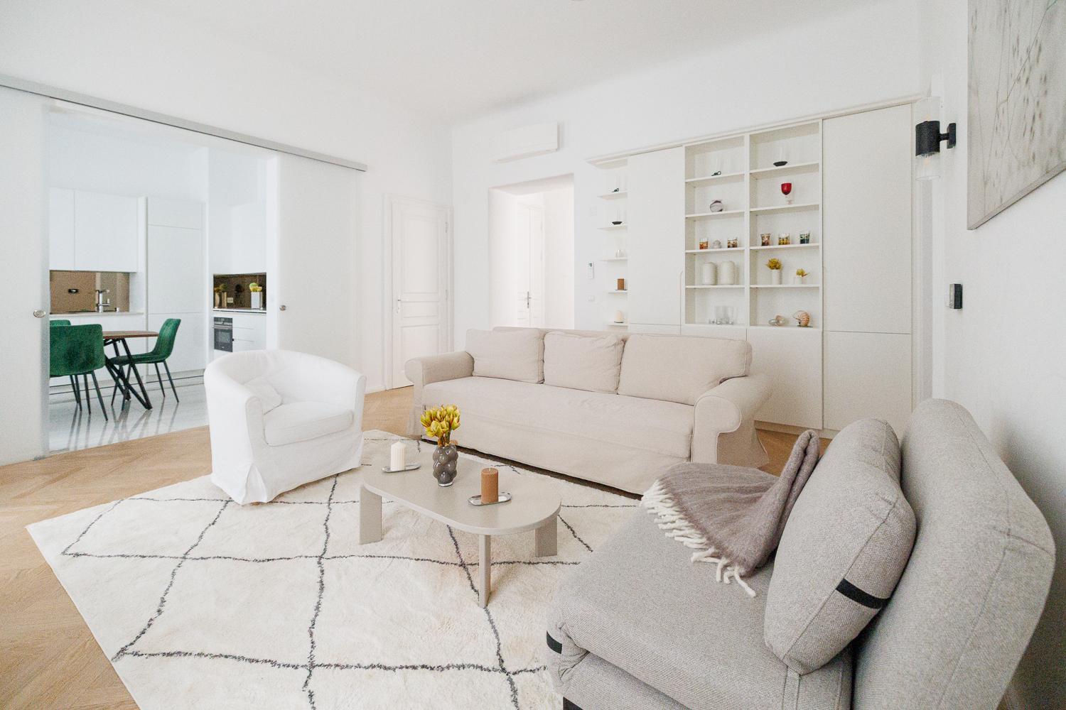 Ultra Spacious 3-Bedroom 3-Bath Steps from Vienna's Historic Heart