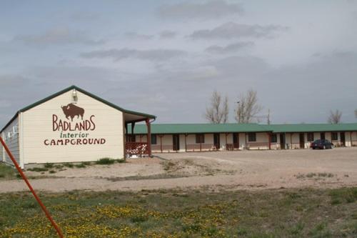 Badlands Hotel & Campground