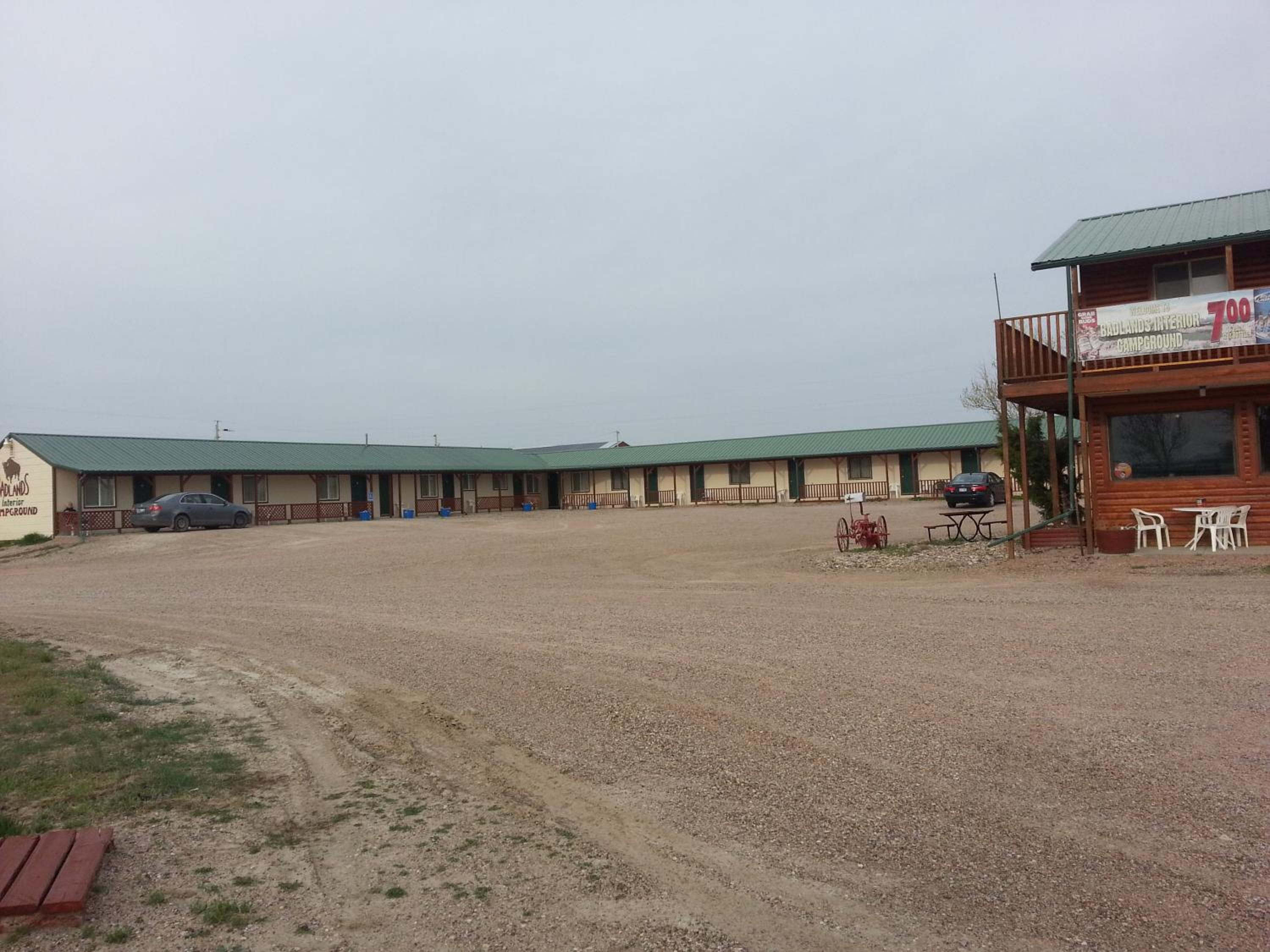 Badlands Hotel & Campground