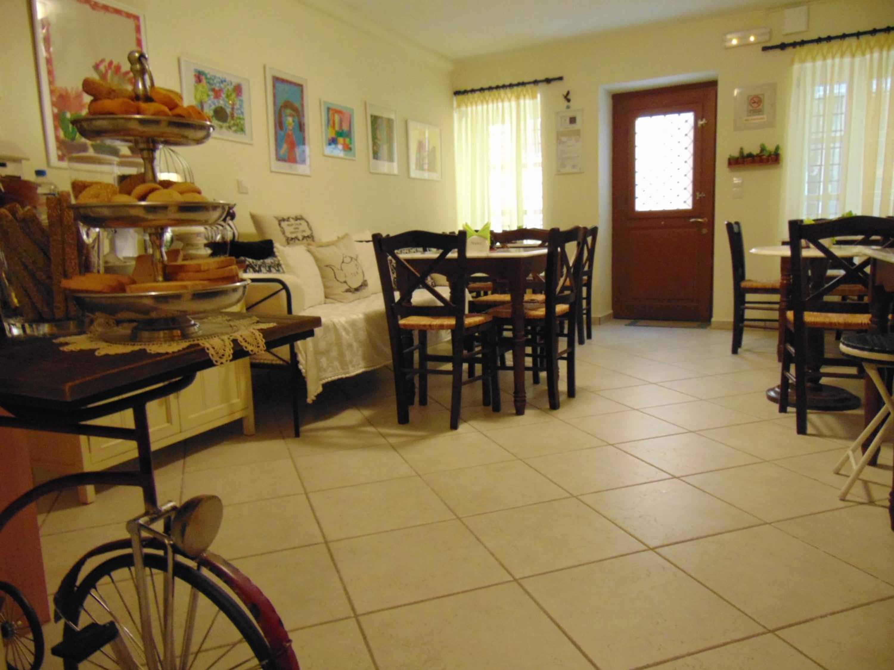 Antouanetta Apartments