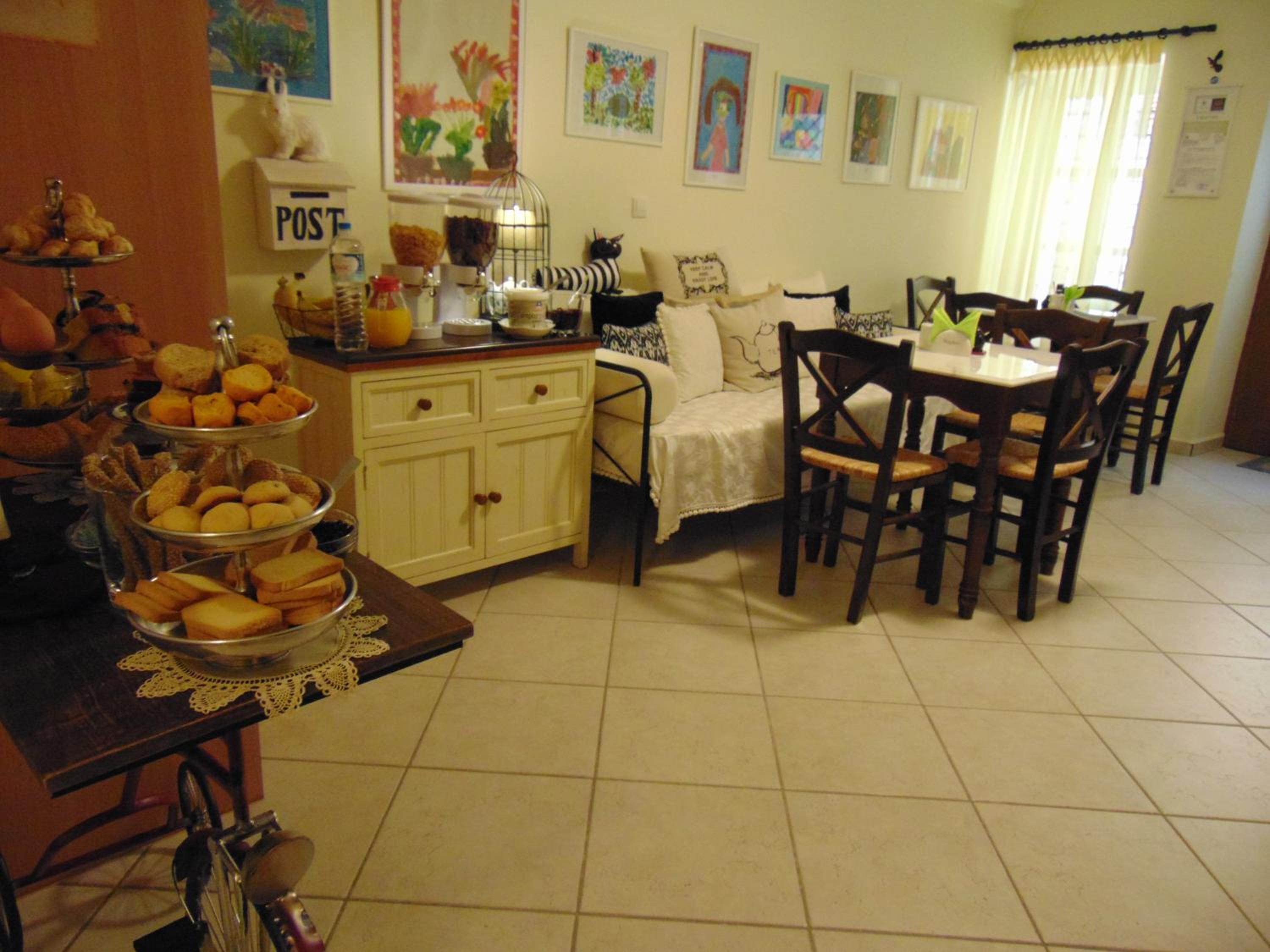 Antouanetta Apartments
