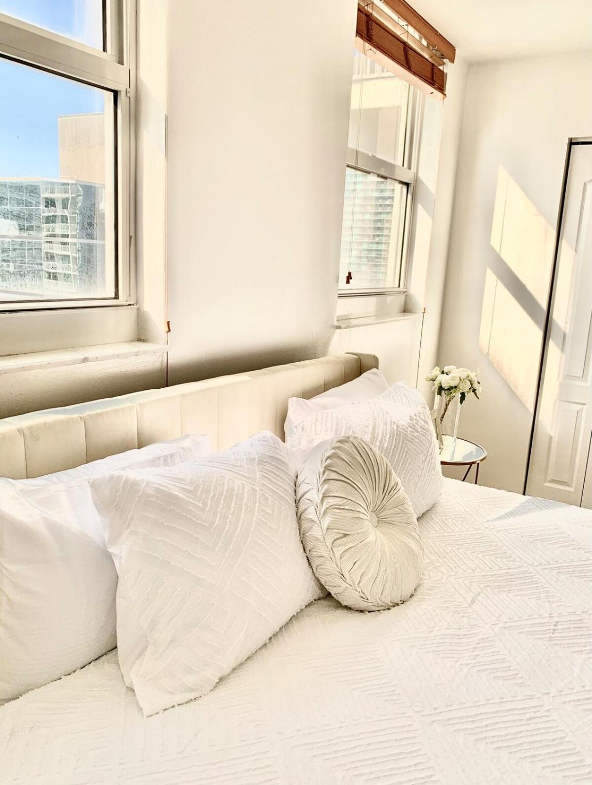 Best views, 2 balconies, 2 bedrooms, pool, gym, parking