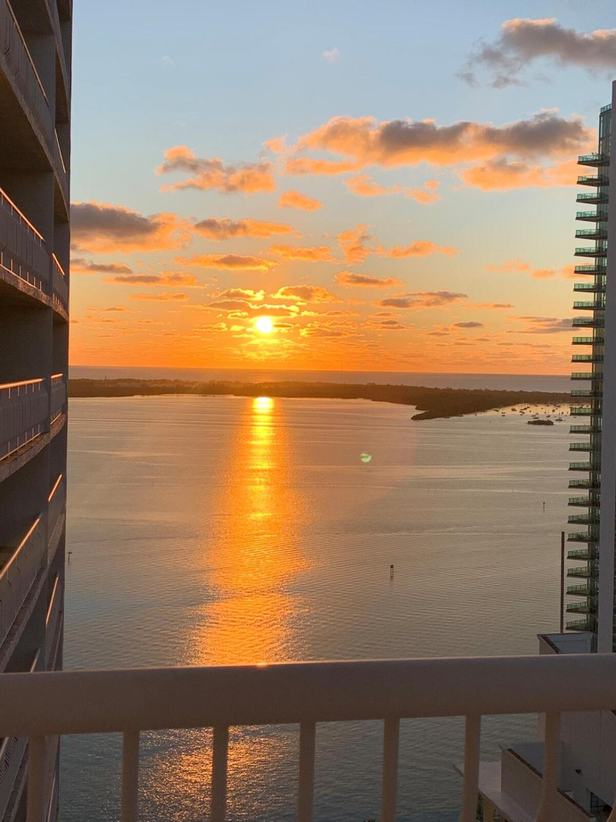 Best views, 2 balconies, 2 bedrooms, pool, gym, parking