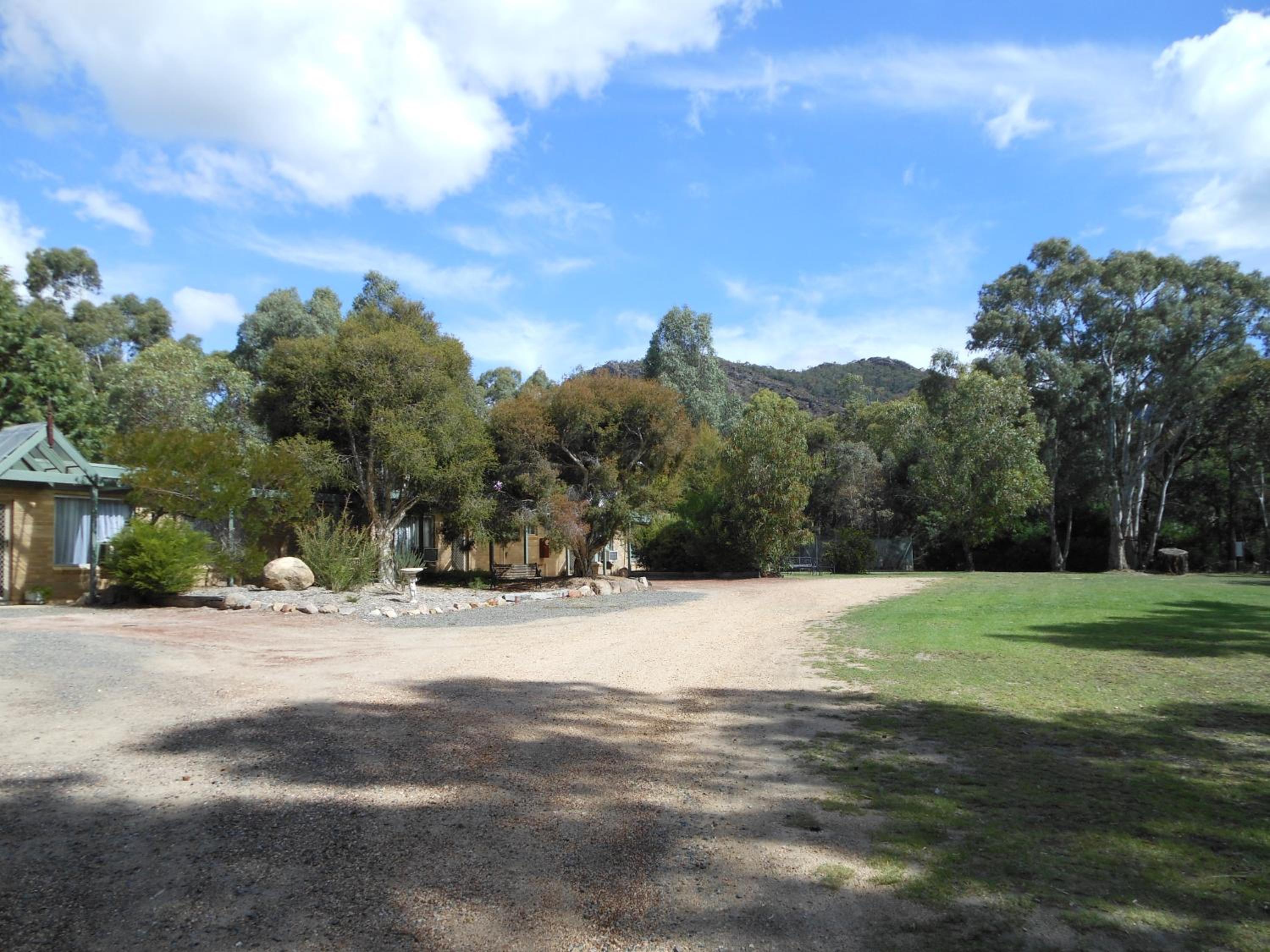 Grampians View Cottages and Units