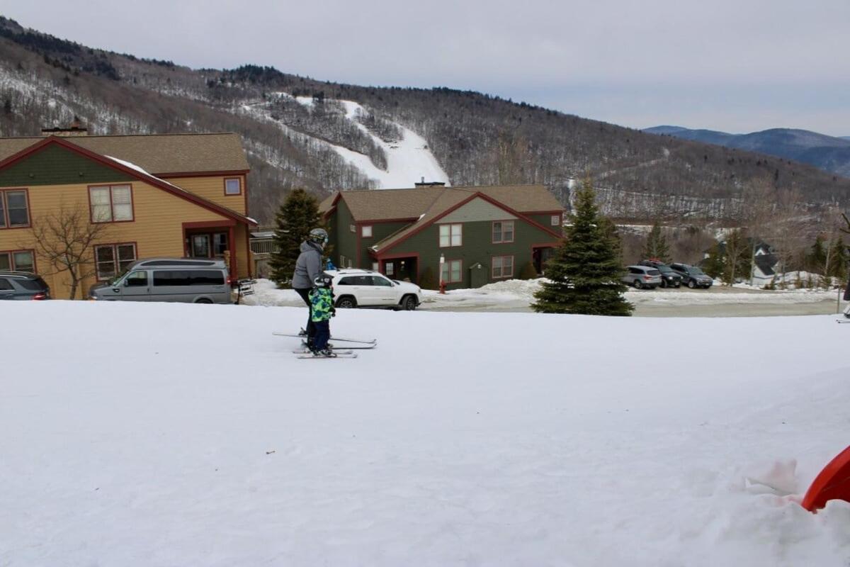 Topridge Townhome 3BR, 4BA with Hot Tub, Ski On Ski Off, Mountain Views and Sports Center