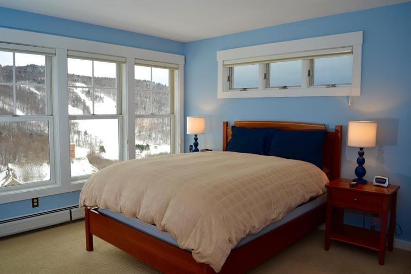 Topridge 4BR, 4BA Townhome with Breathtaking Mountain Views, Hot Tub, Ski In Ski Out, Sports Center