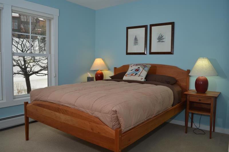 Topridge 4BR, 4BA Townhome with Breathtaking Mountain Views, Hot Tub, Ski In Ski Out, Sports Center