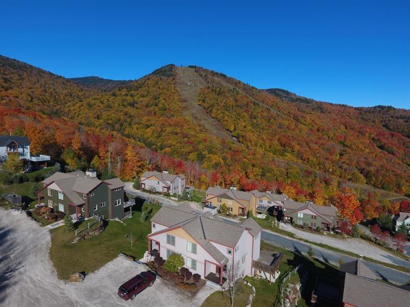 Topridge 4BR, 4BA Townhome with Breathtaking Mountain Views, Hot Tub, Ski In Ski Out, Sports Center