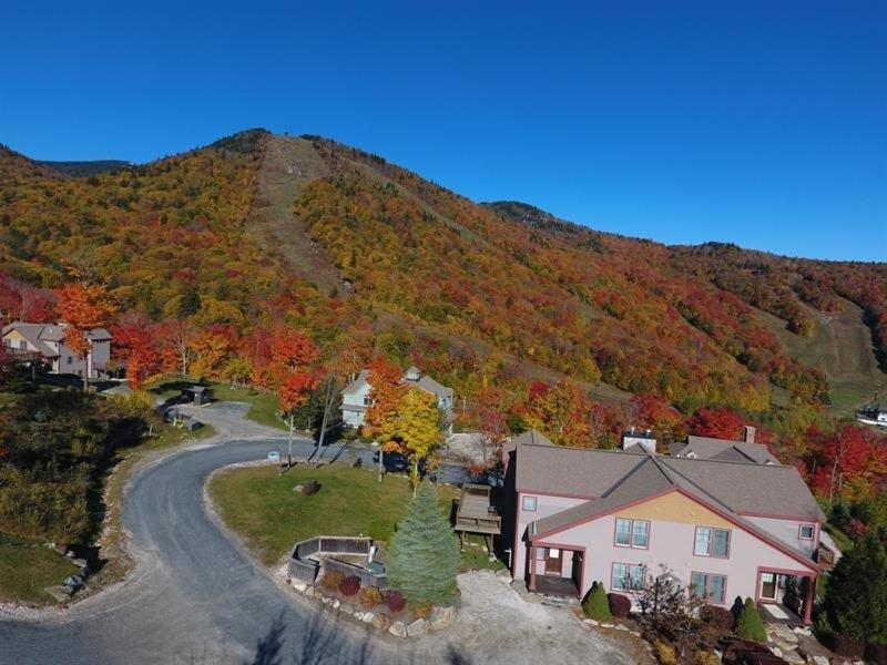 Topridge 4BR, 4BA Townhome with Breathtaking Mountain Views, Hot Tub, Ski In Ski Out, Sports Center